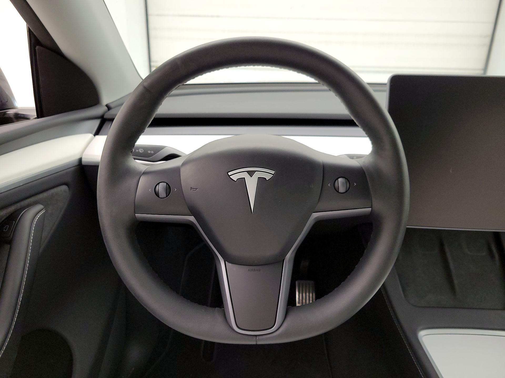 Thumbnail: 2023 Tesla Model Y - 10