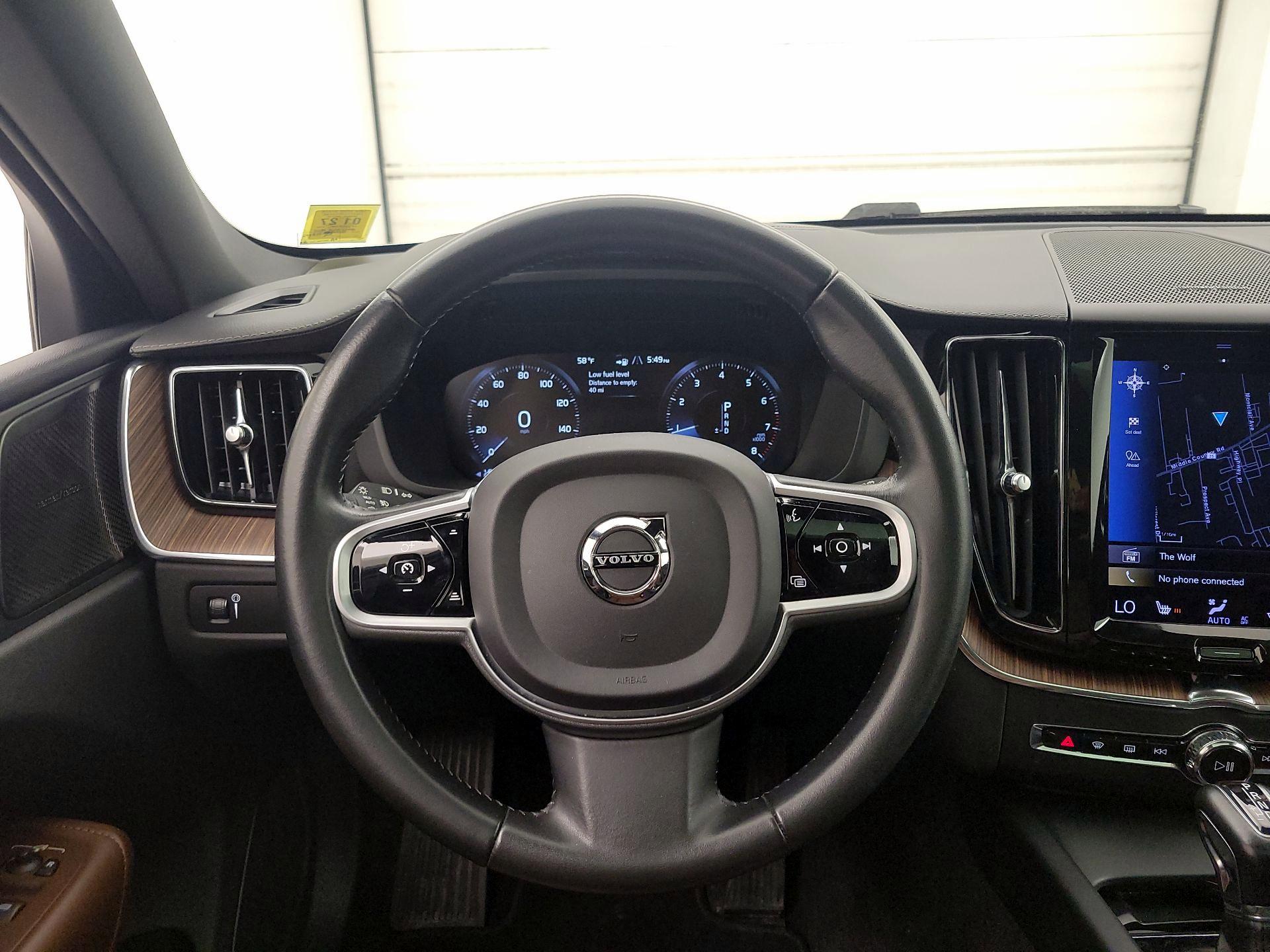 Thumbnail: 2021 Volvo XC60 - 10