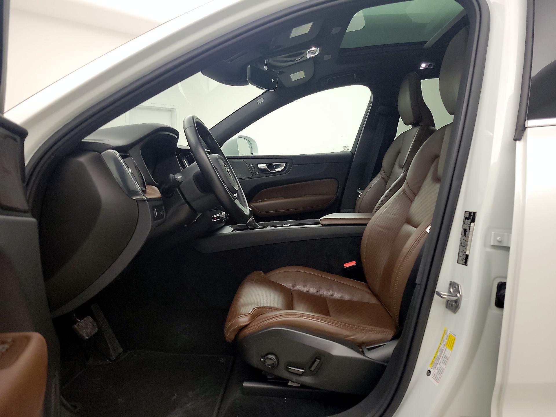 Thumbnail: 2021 Volvo XC60 - 11