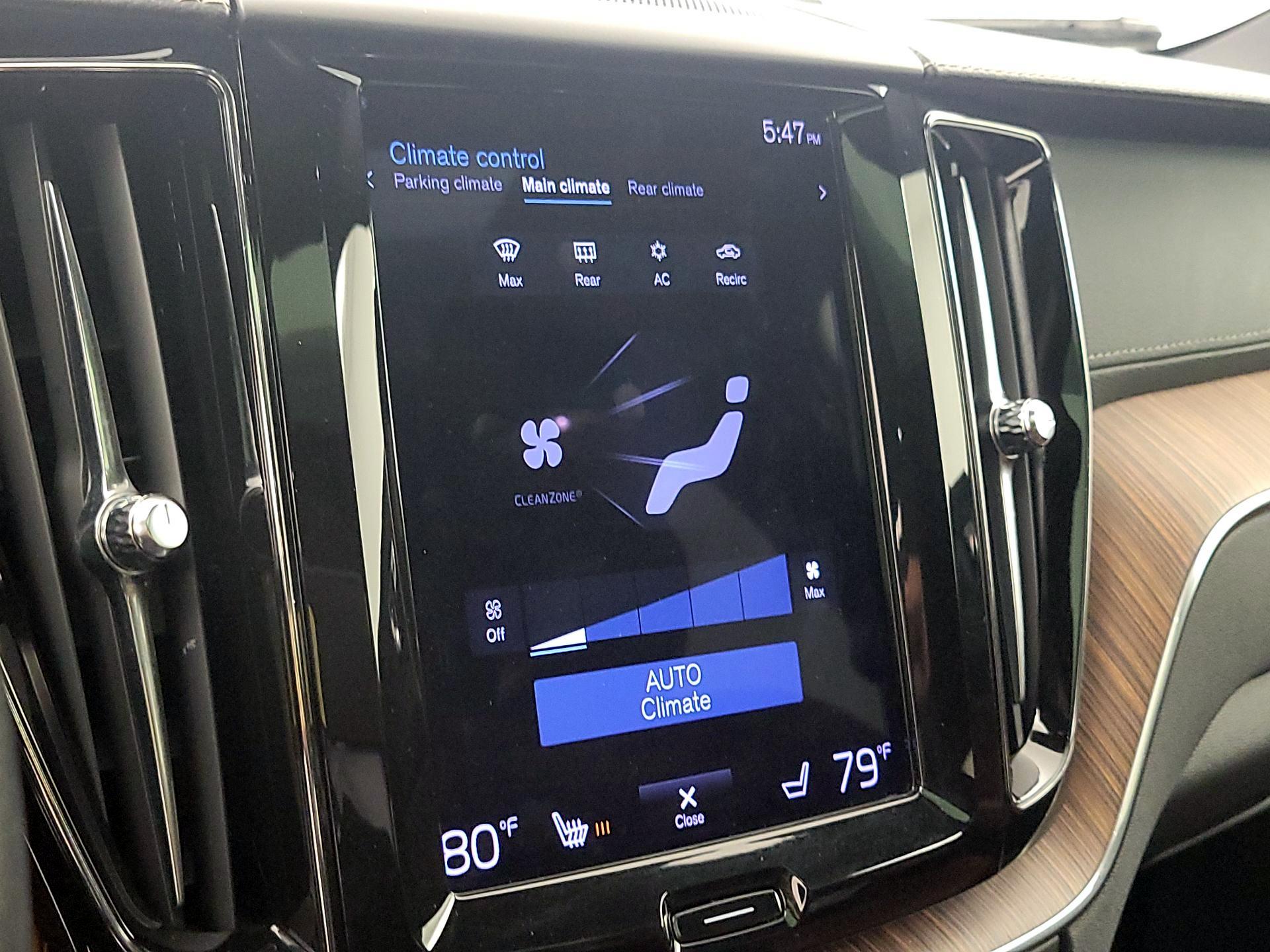 Thumbnail: 2021 Volvo XC60 - 17