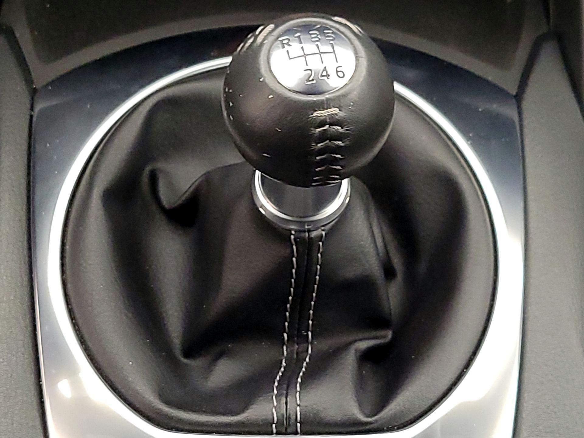 Thumbnail: 2020 Mazda MX-5 Miata - 17