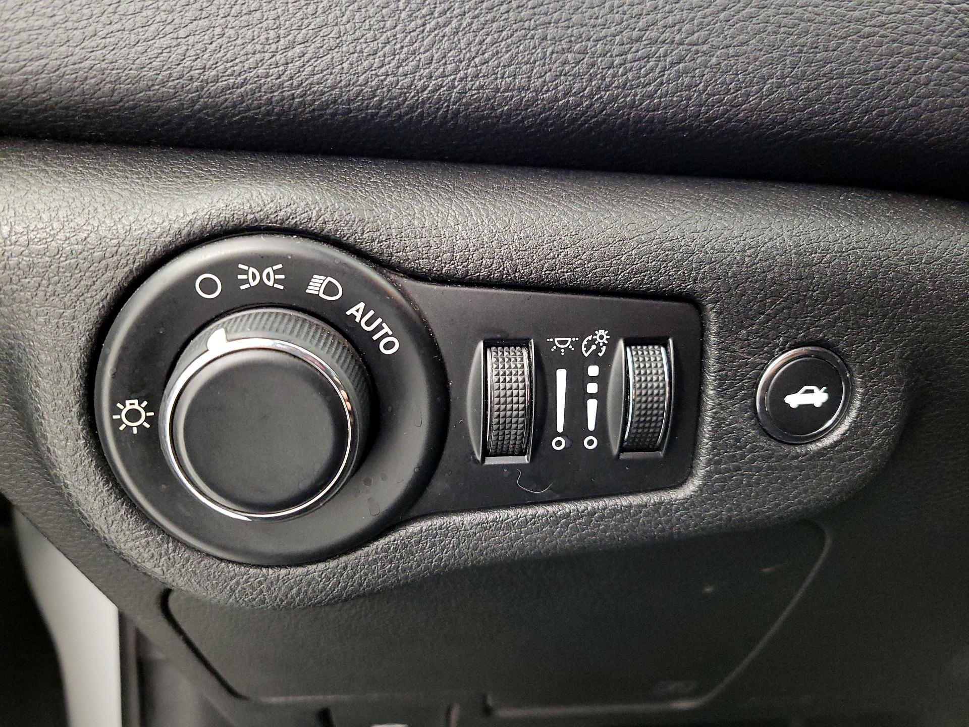 Thumbnail: 2015 Chrysler 200 - 13