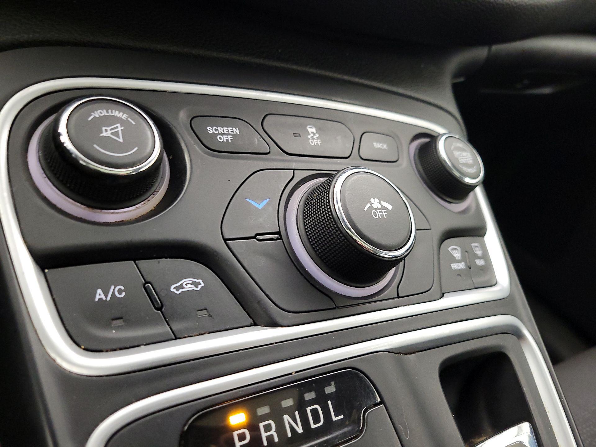 Thumbnail: 2015 Chrysler 200 - 16