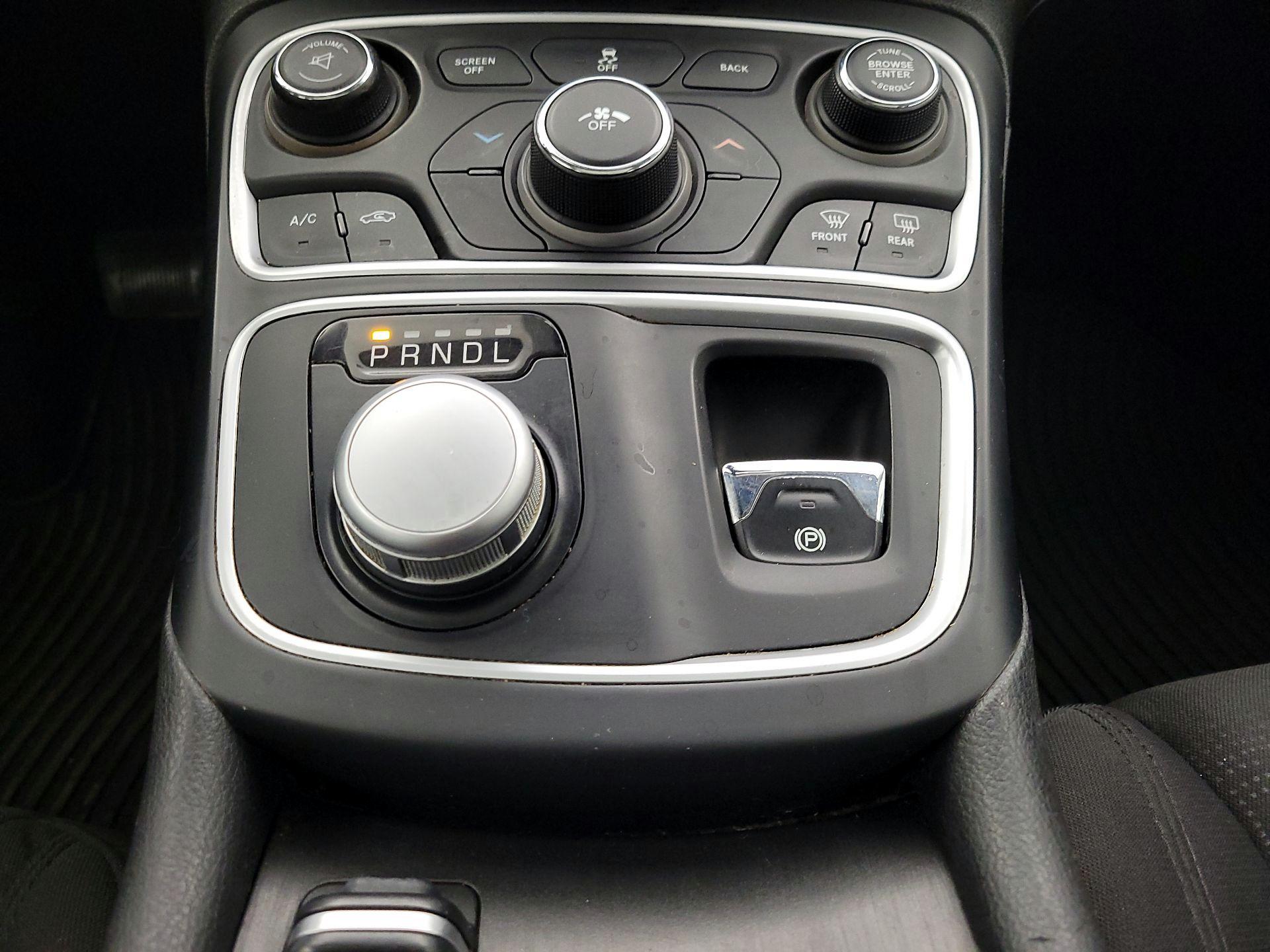 Thumbnail: 2015 Chrysler 200 - 17