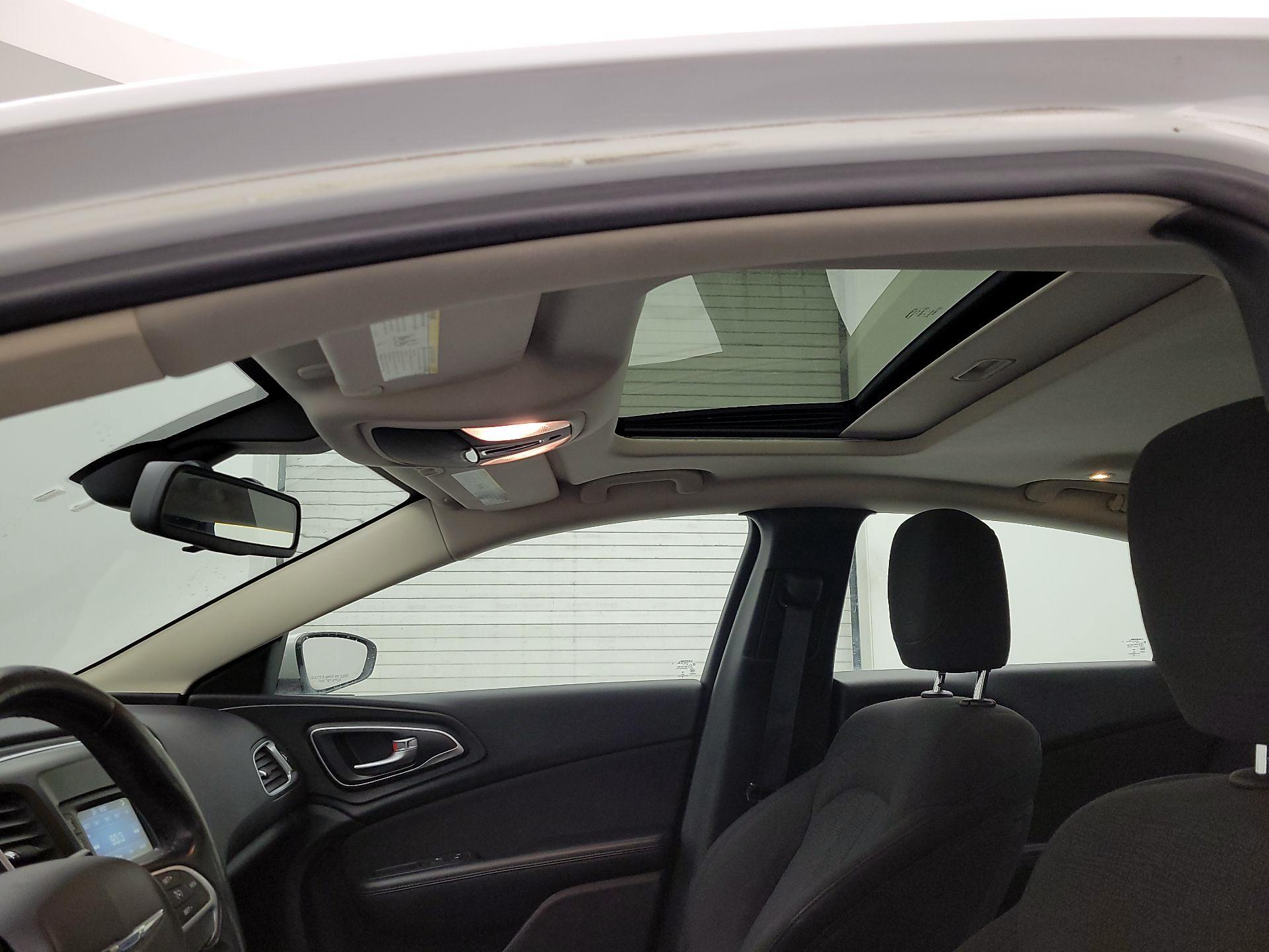 Thumbnail: 2015 Chrysler 200 - 18