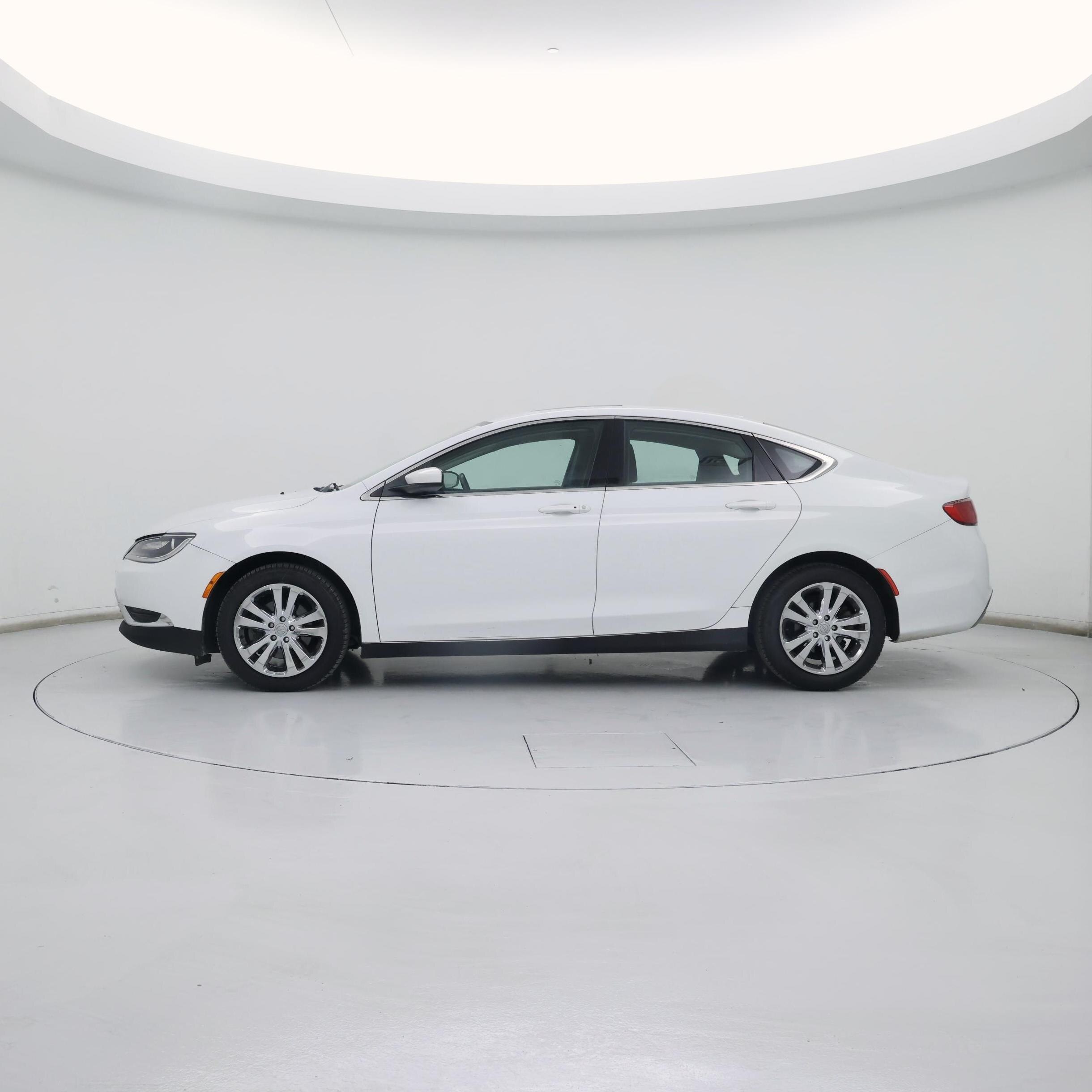 Thumbnail: 2015 Chrysler 200 - 3