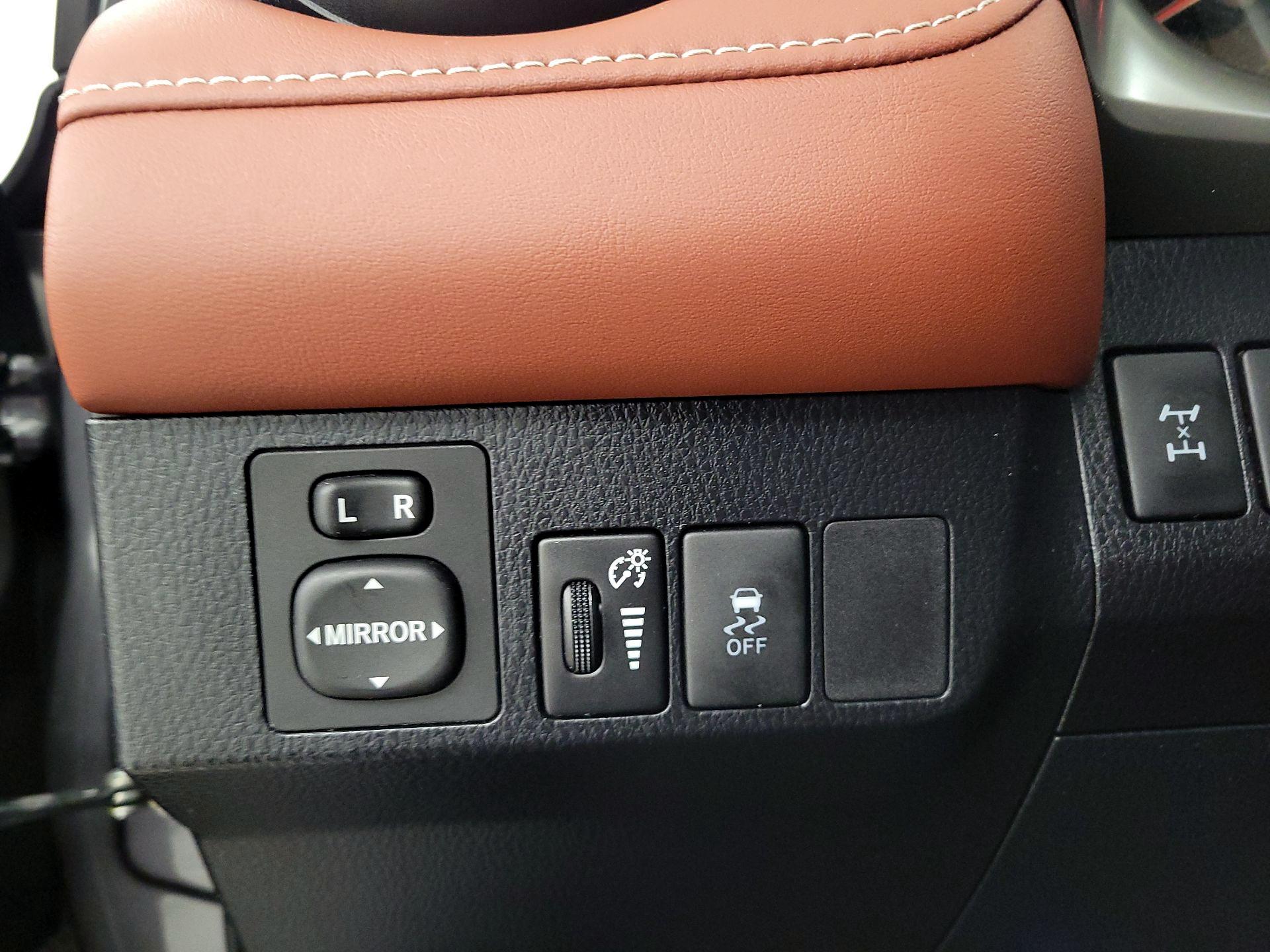 Thumbnail: 2014 Toyota RAV4 - 13