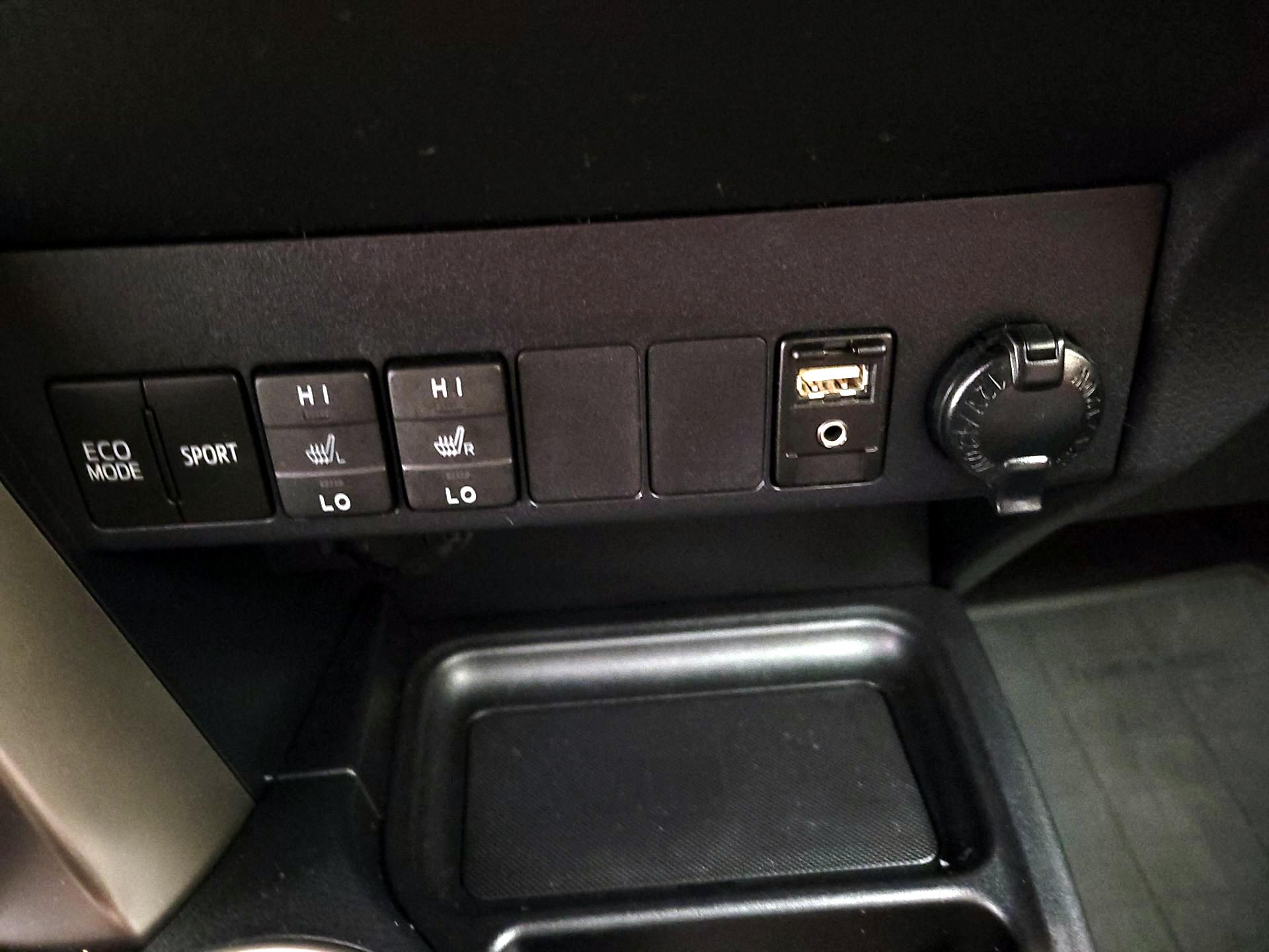 Thumbnail: 2014 Toyota RAV4 - 18