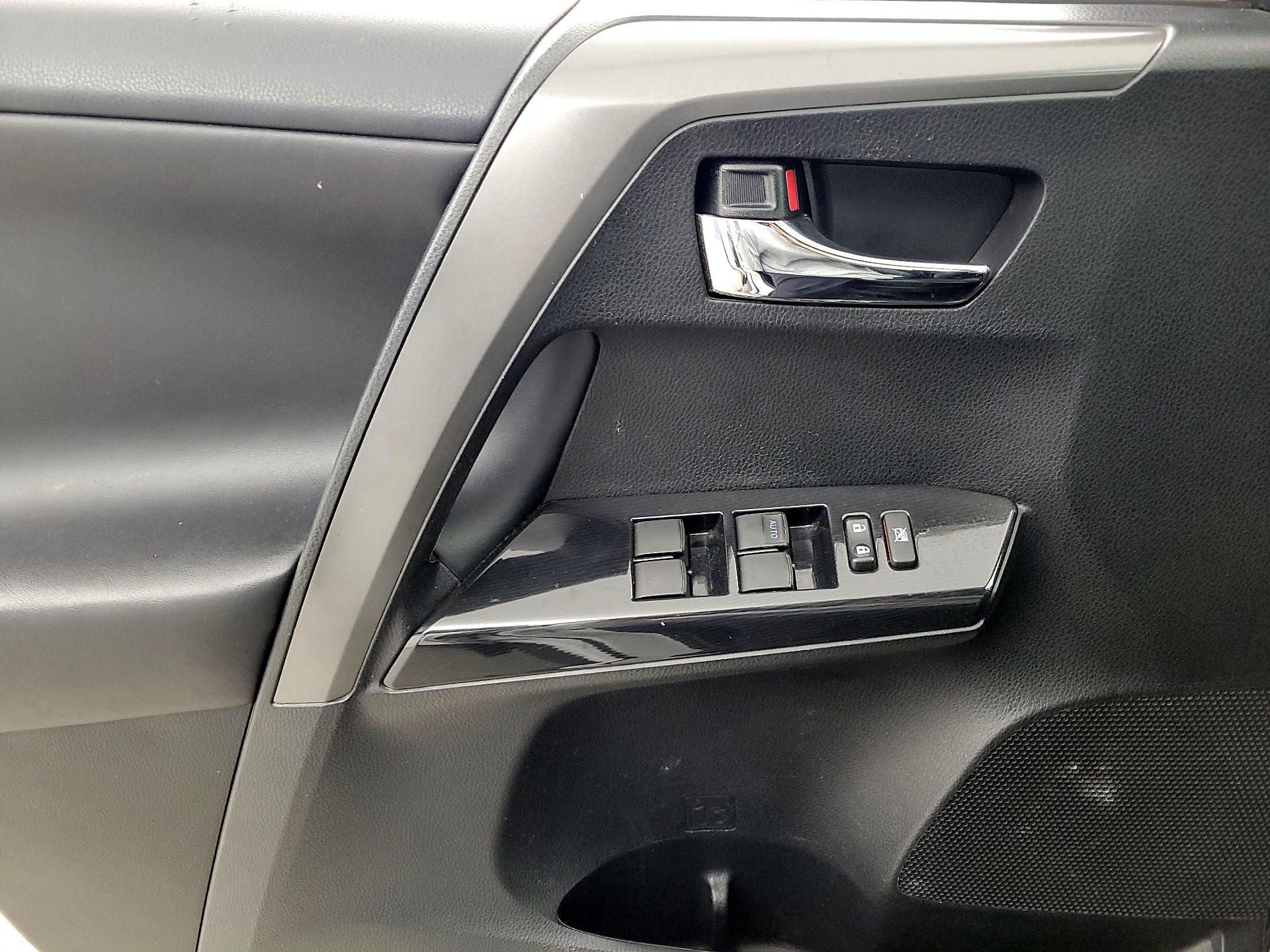 Thumbnail: 2017 Toyota RAV4 - 12