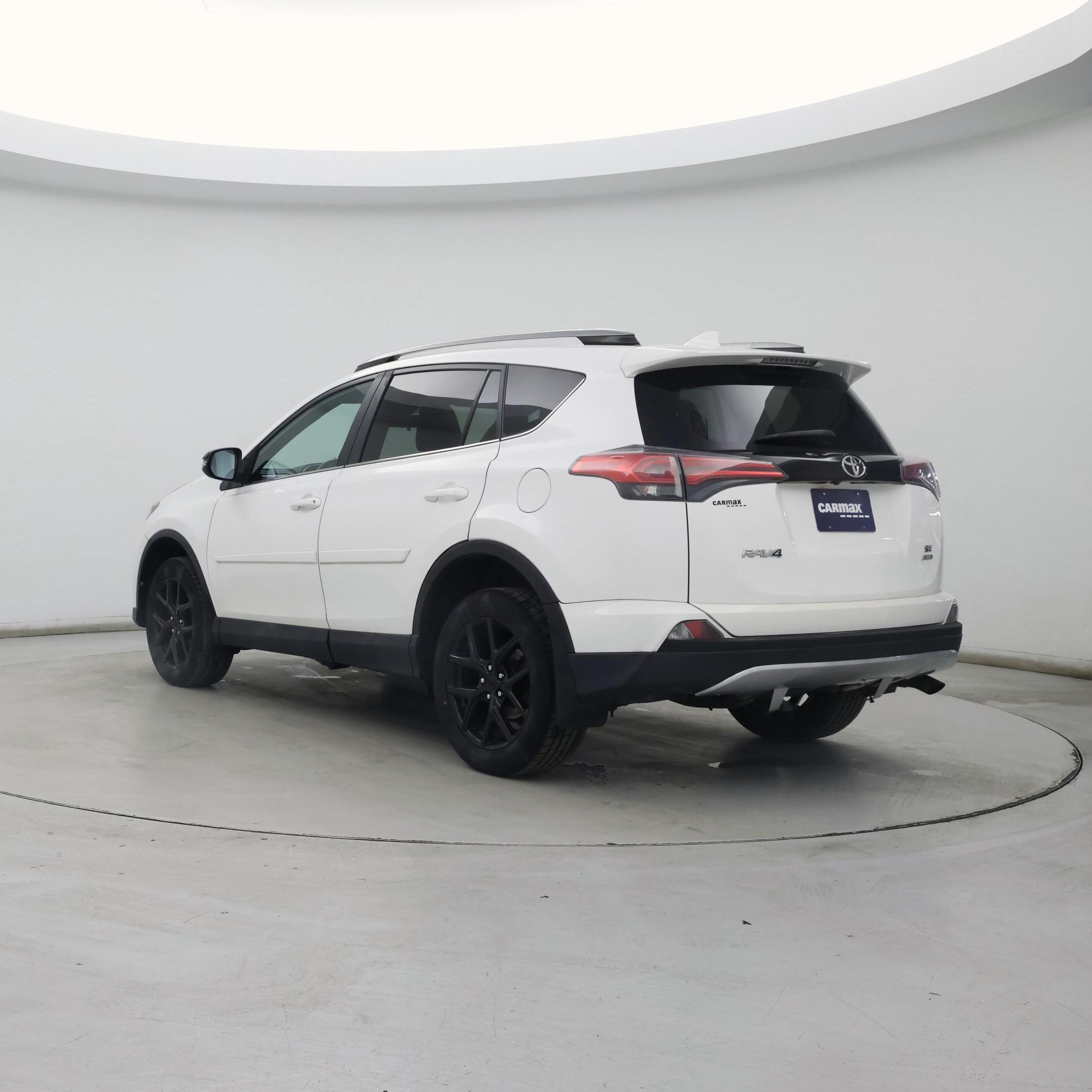 Thumbnail: 2017 Toyota RAV4 - 2