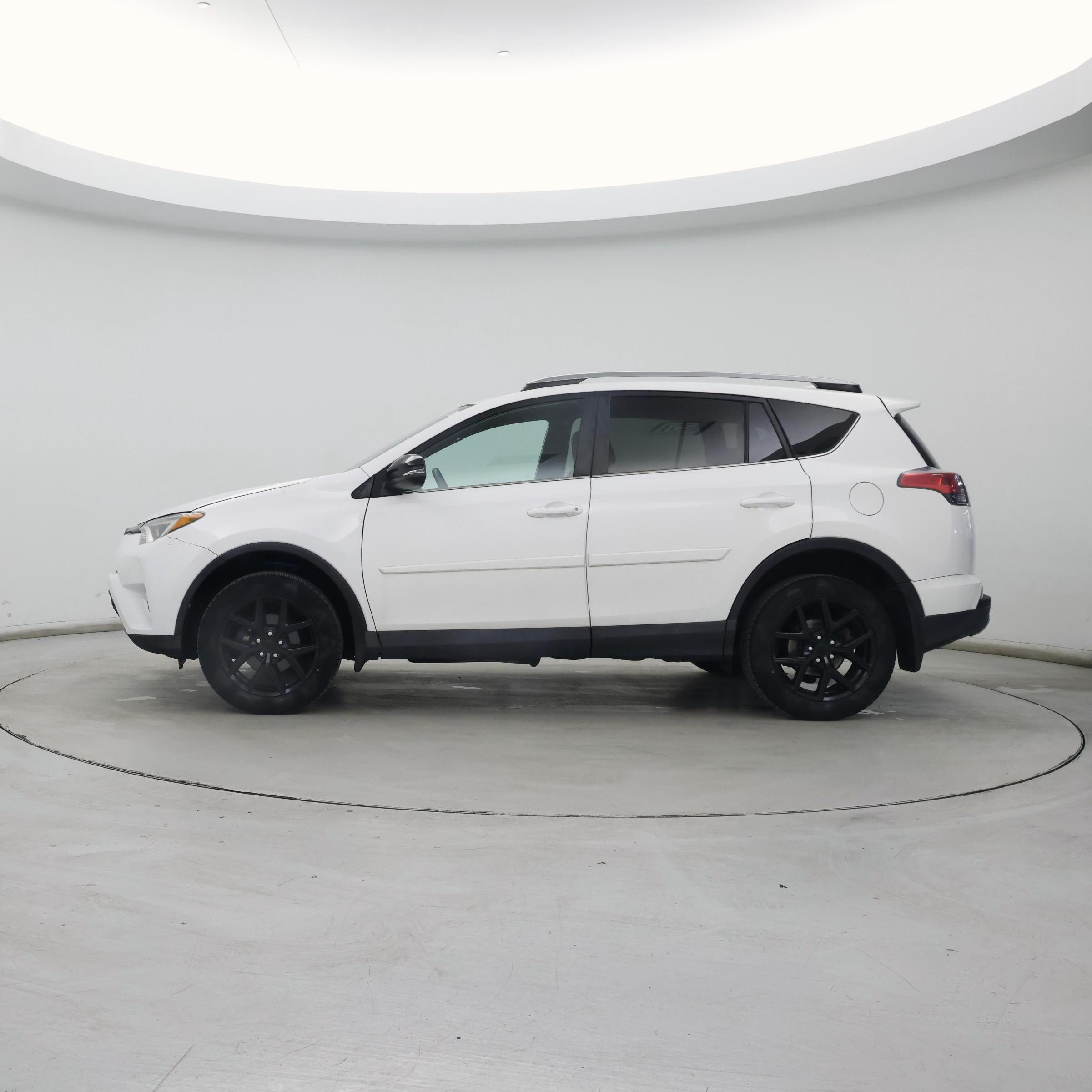 Thumbnail: 2017 Toyota RAV4 - 3