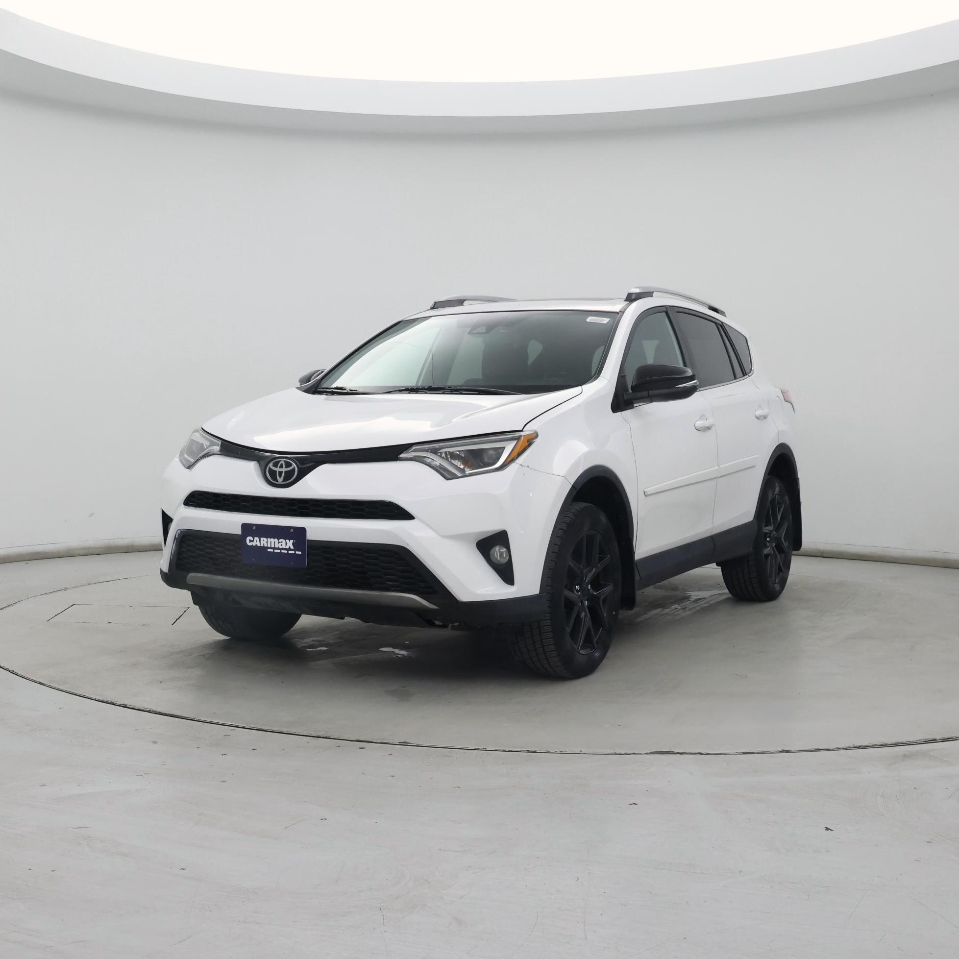 Thumbnail: 2017 Toyota RAV4 - 4