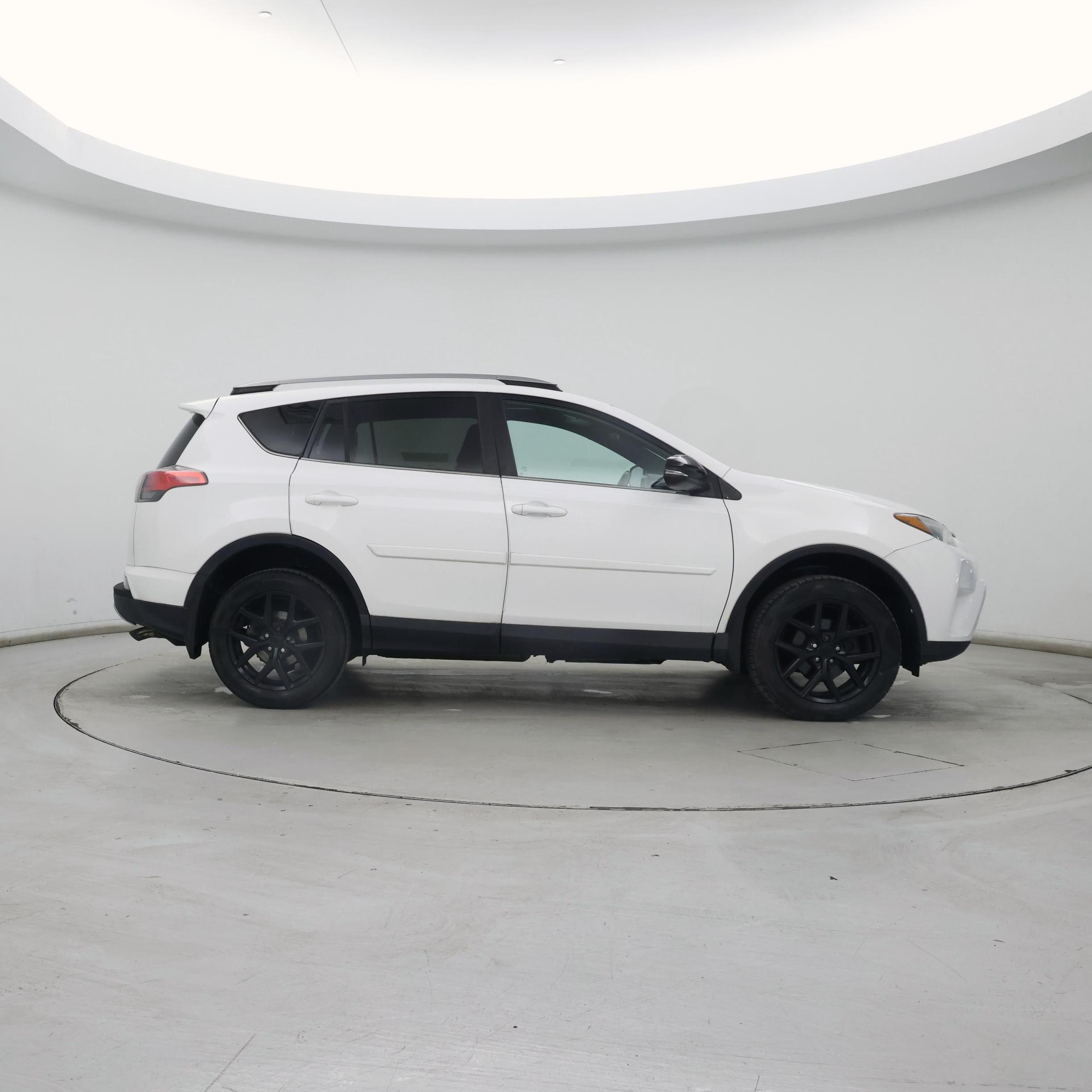 Thumbnail: 2017 Toyota RAV4 - 7