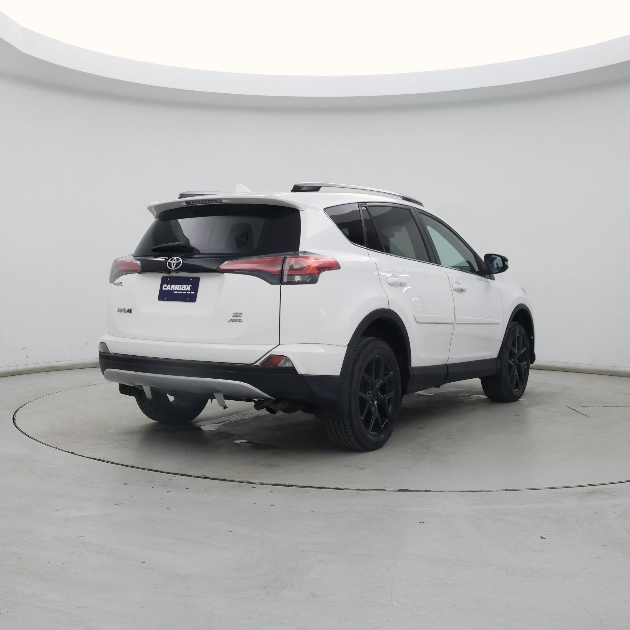 Thumbnail: 2017 Toyota RAV4 - 8