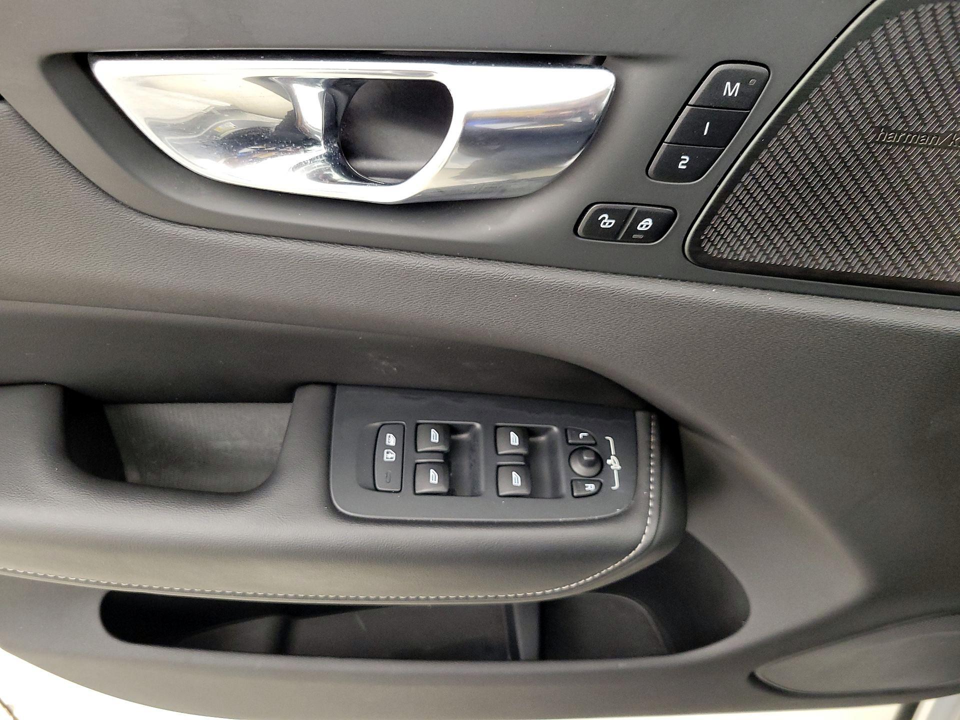 Thumbnail: 2021 Volvo XC60 - 12