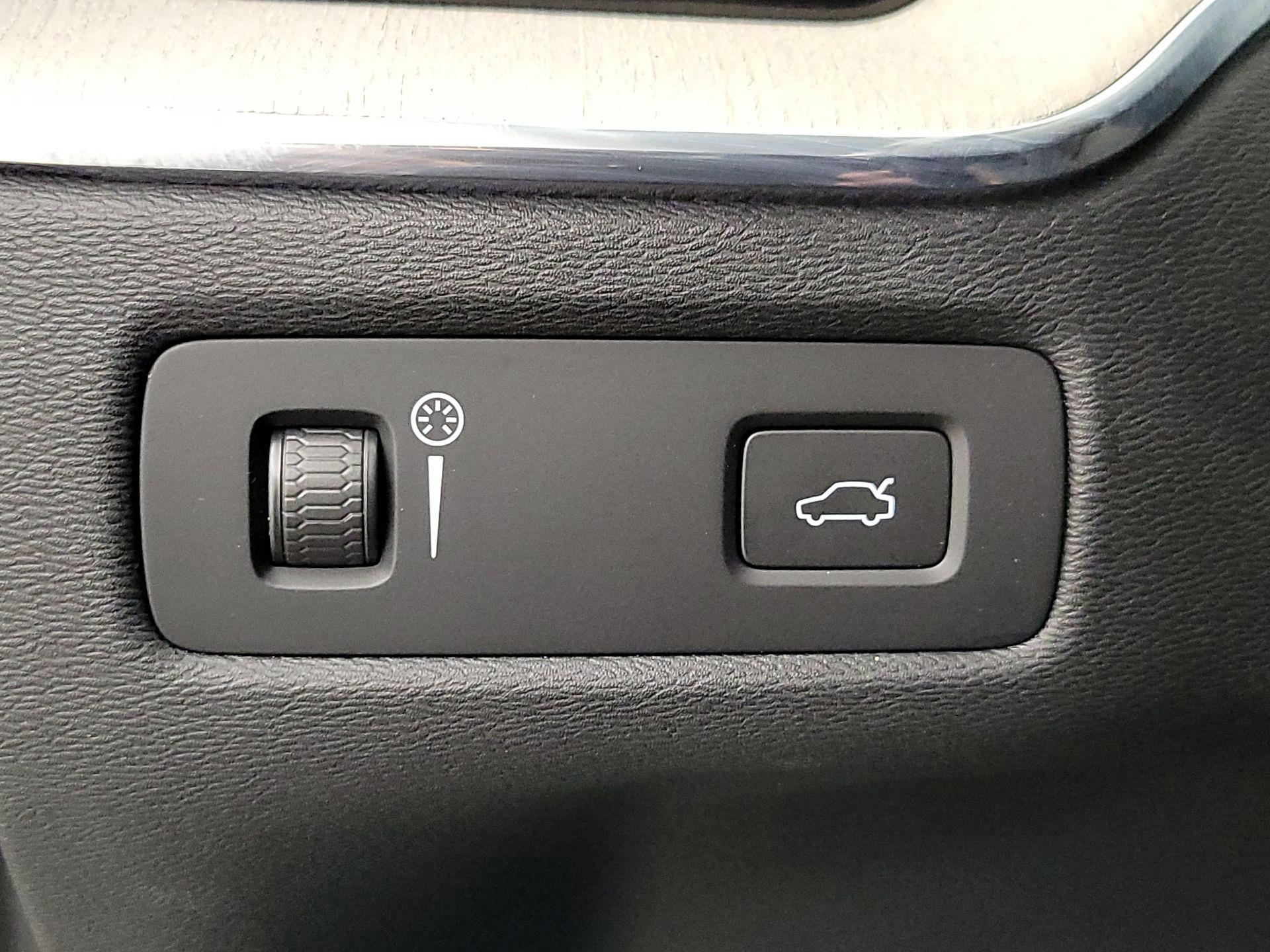 Thumbnail: 2021 Volvo XC60 - 13