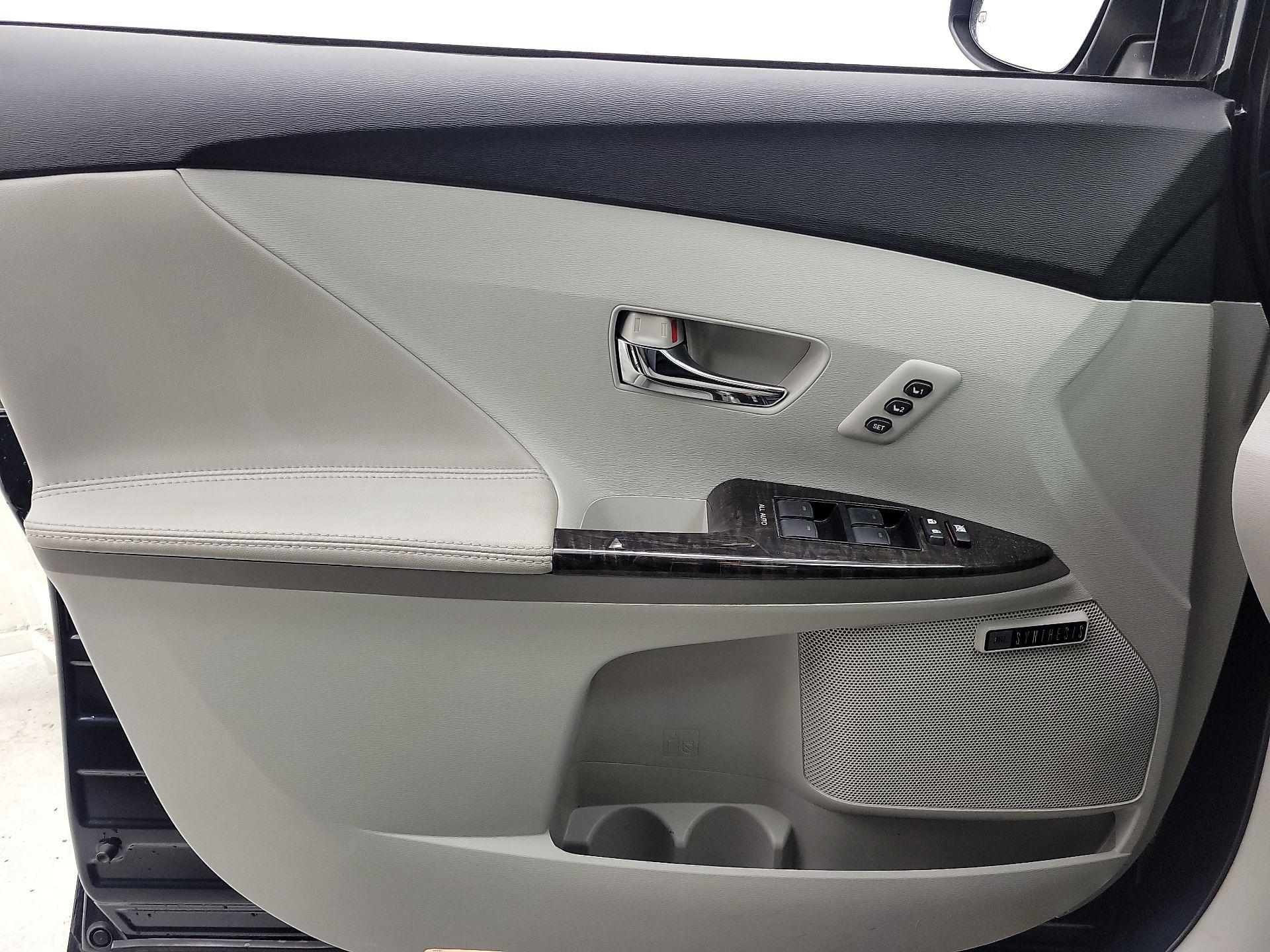 Thumbnail: 2015 Toyota Venza - 12