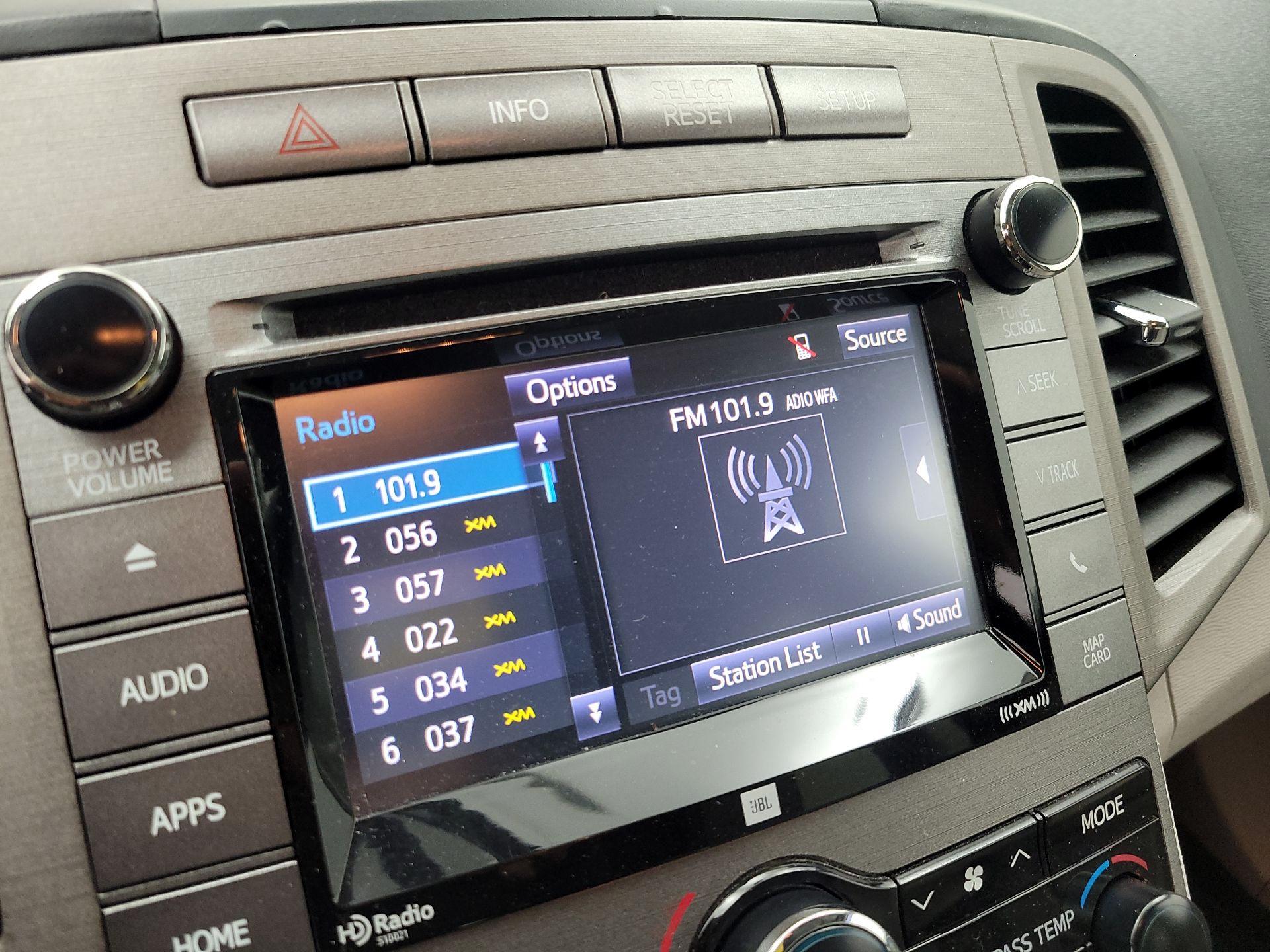 Thumbnail: 2015 Toyota Venza - 16