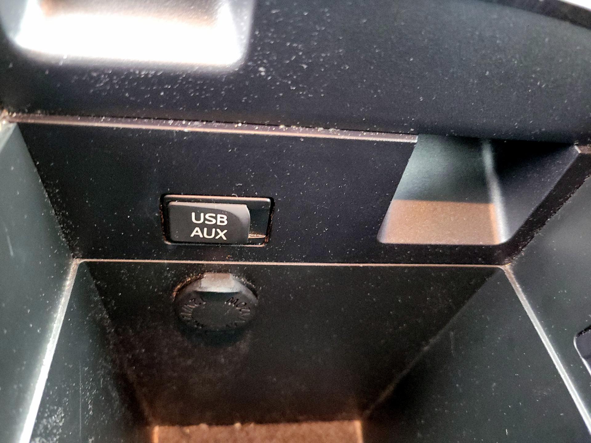 Thumbnail: 2015 Toyota Venza - 19