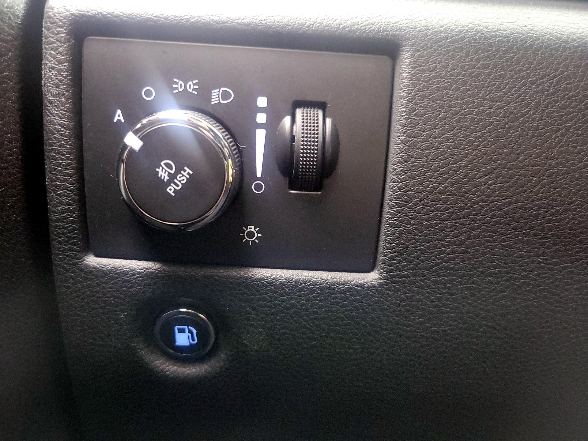 Thumbnail: 2015 Jeep Grand Cherokee - 13