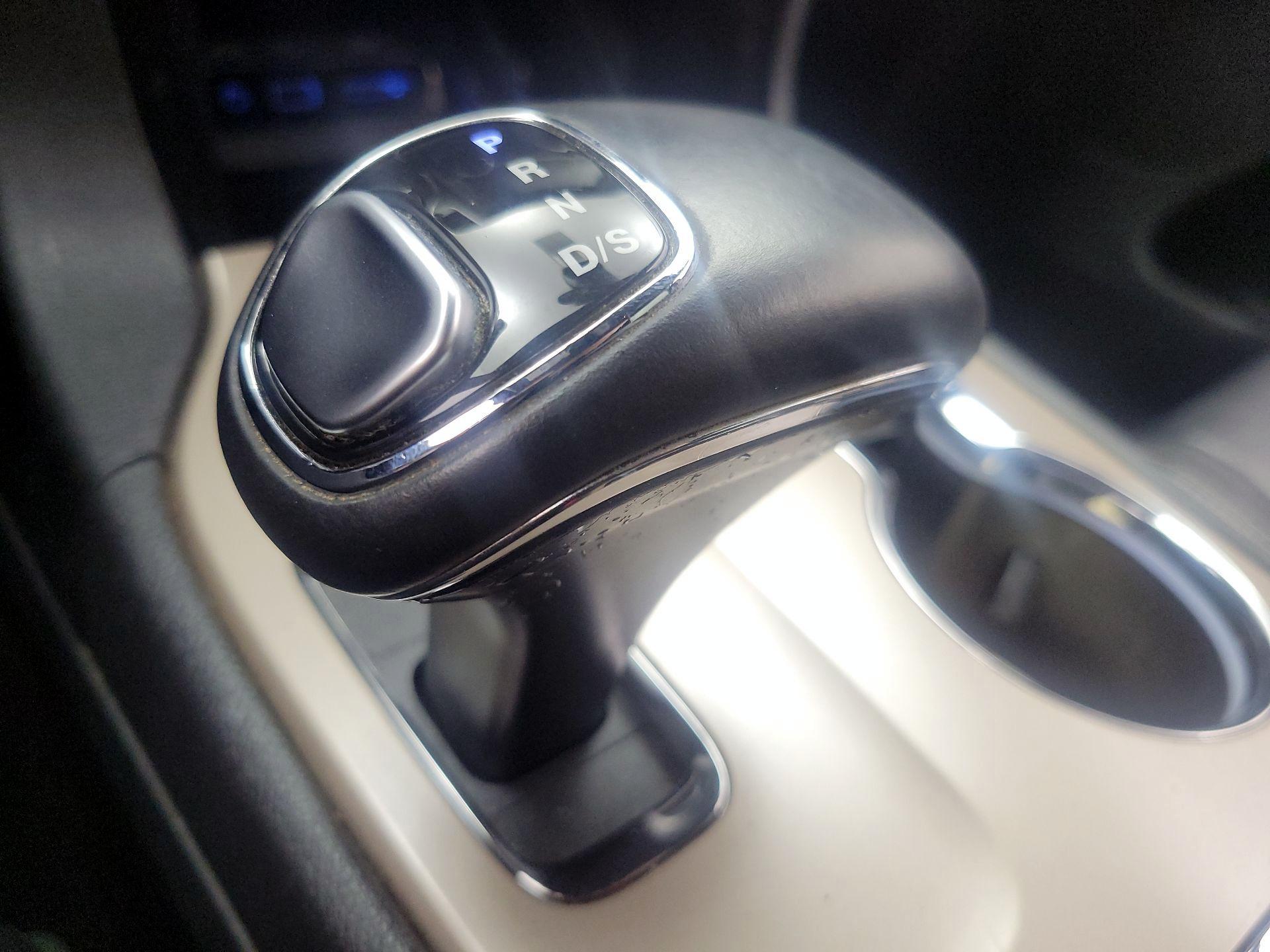 Thumbnail: 2015 Jeep Grand Cherokee - 18