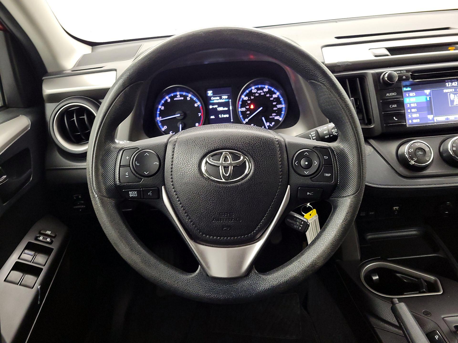 Thumbnail: 2018 Toyota RAV4 - 10