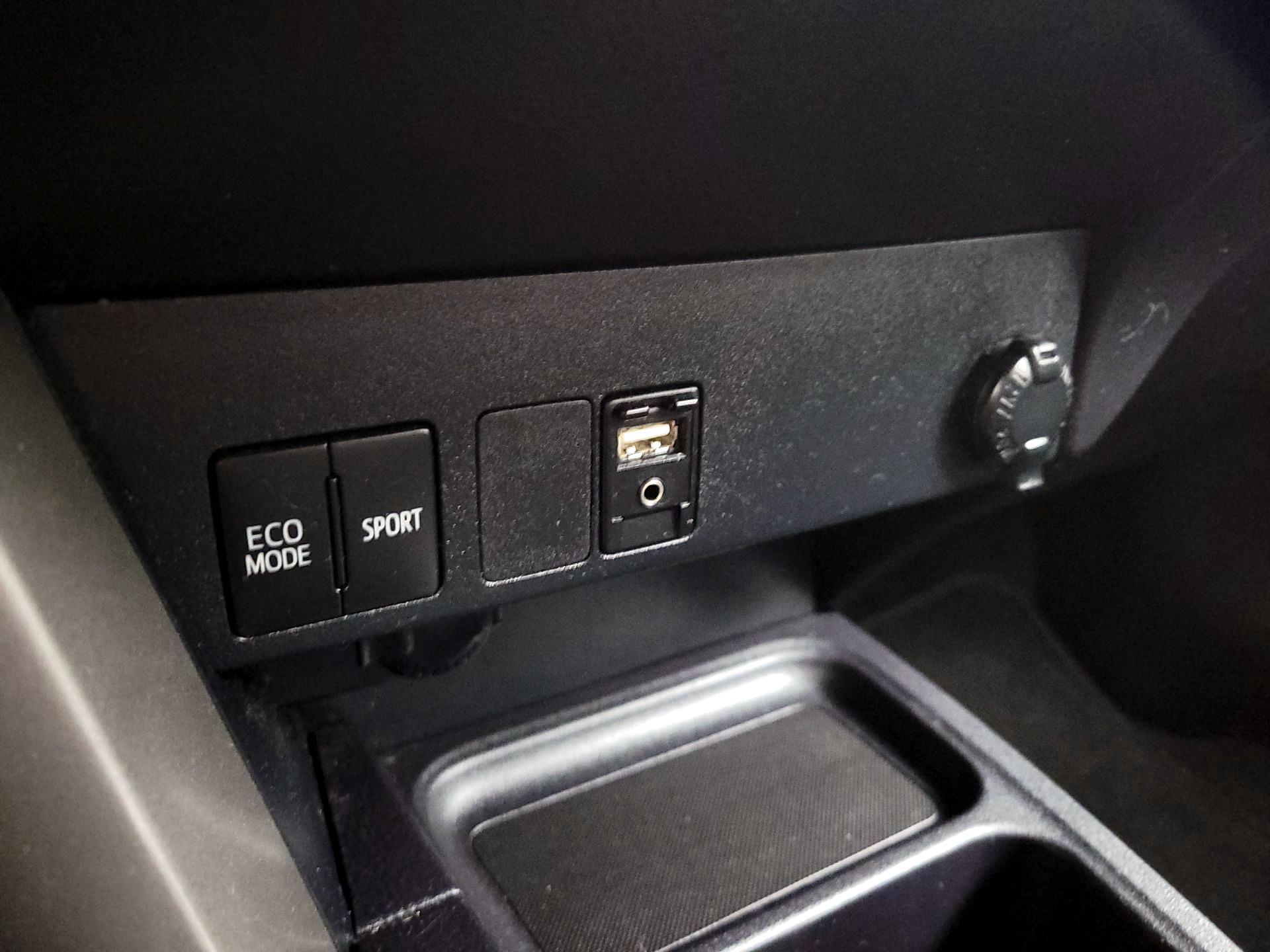 Thumbnail: 2018 Toyota RAV4 - 17