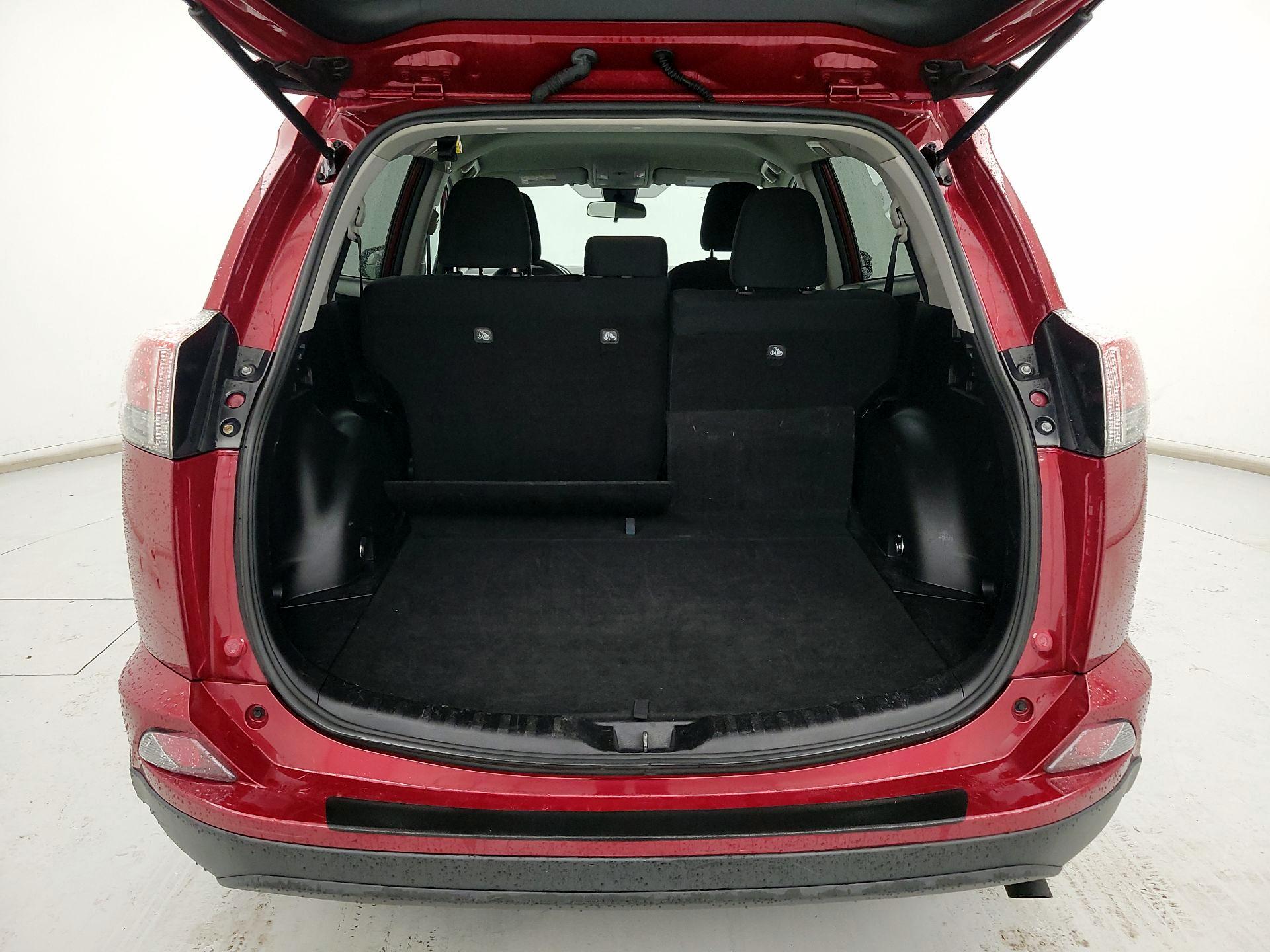 Thumbnail: 2018 Toyota RAV4 - 19