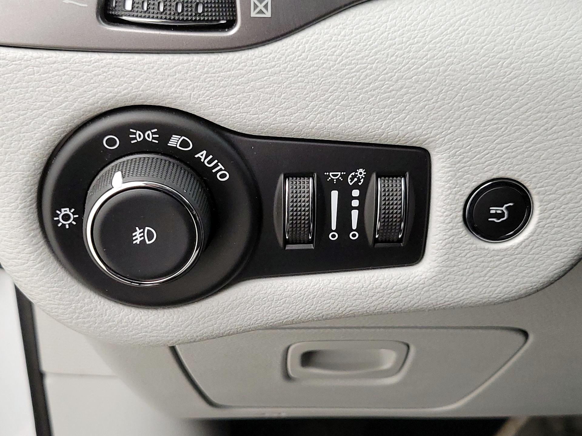 Thumbnail: 2020 Jeep Cherokee - 13