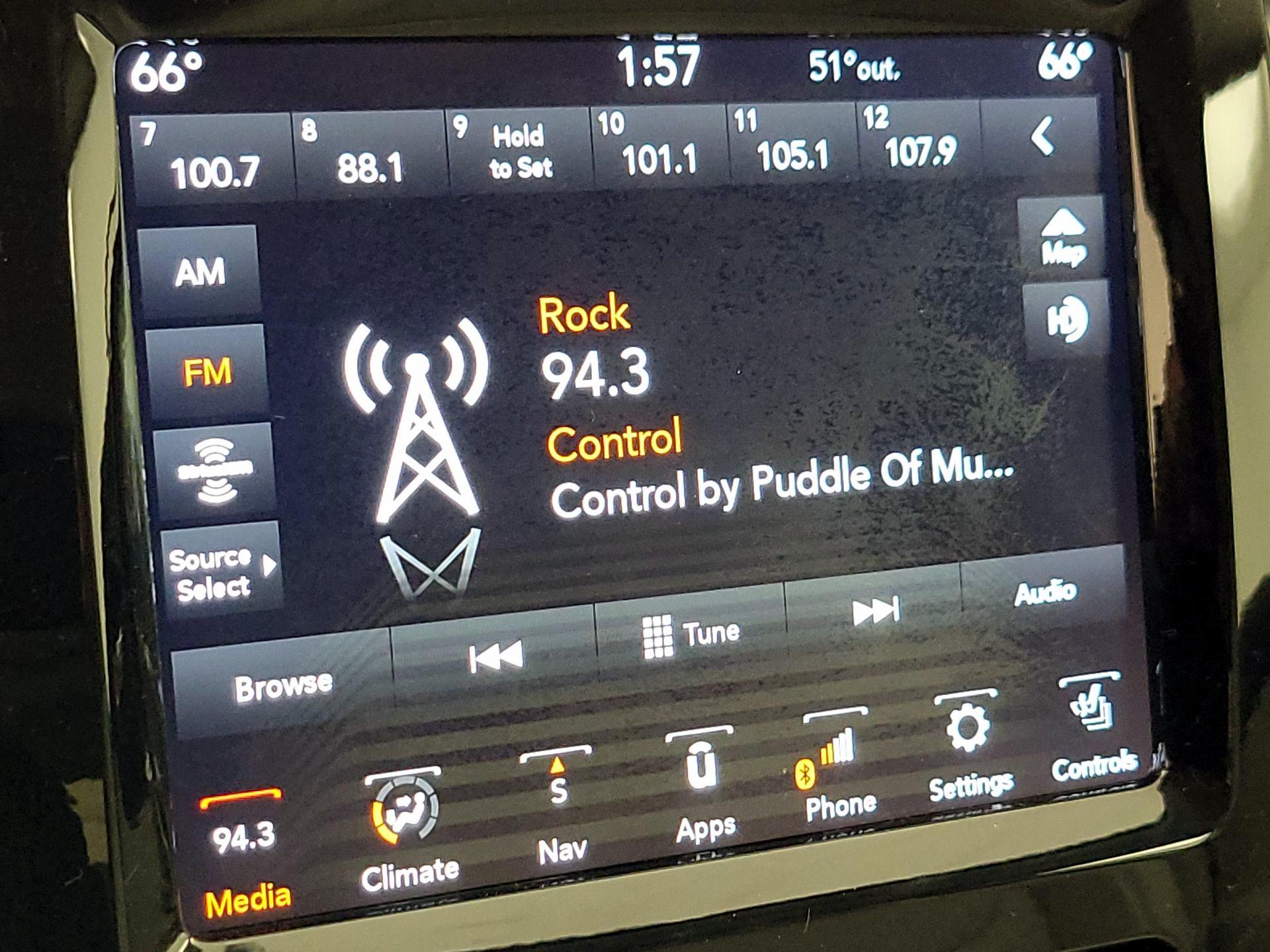 Thumbnail: 2020 Jeep Cherokee - 16