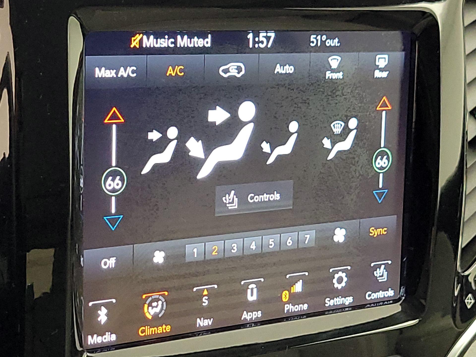 Thumbnail: 2020 Jeep Cherokee - 17