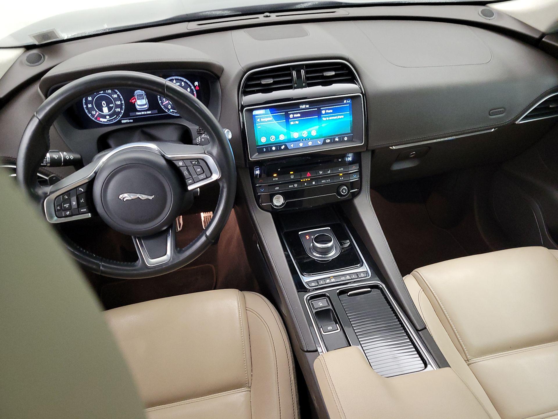 Thumbnail: 2019 Jaguar F-Pace - 9