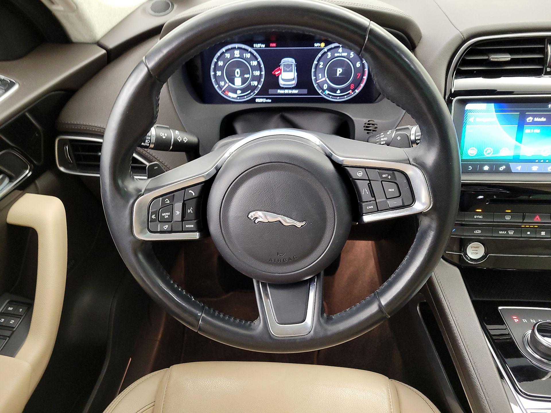 Thumbnail: 2019 Jaguar F-Pace - 10