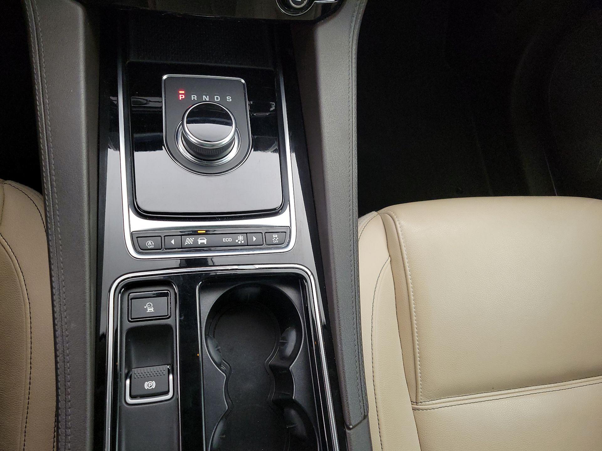 Thumbnail: 2019 Jaguar F-Pace - 16