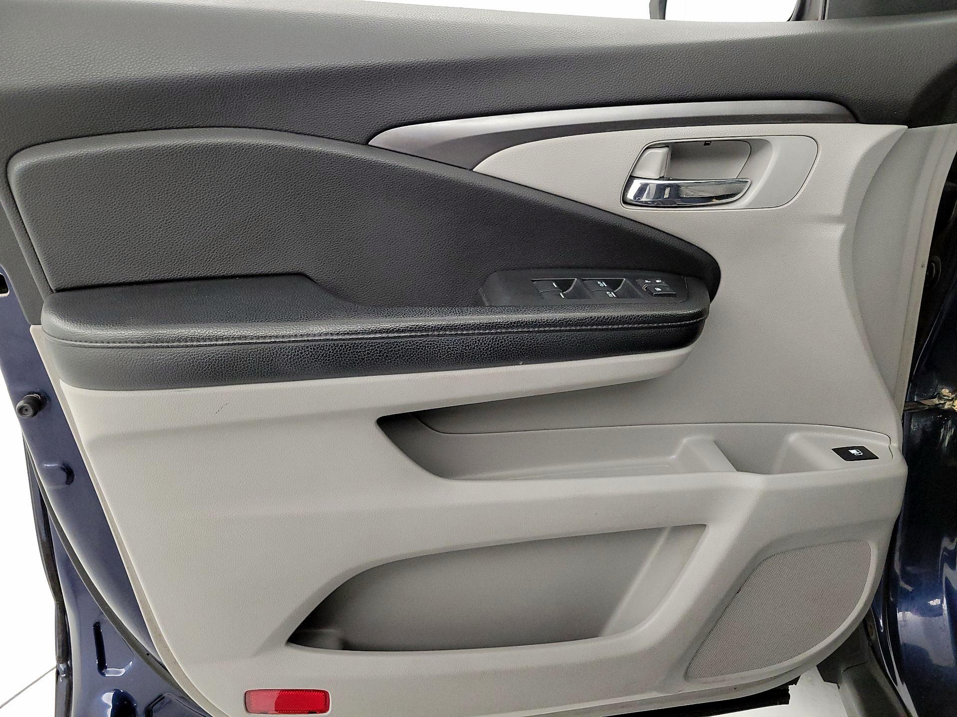 Thumbnail: 2016 Honda Pilot - 12