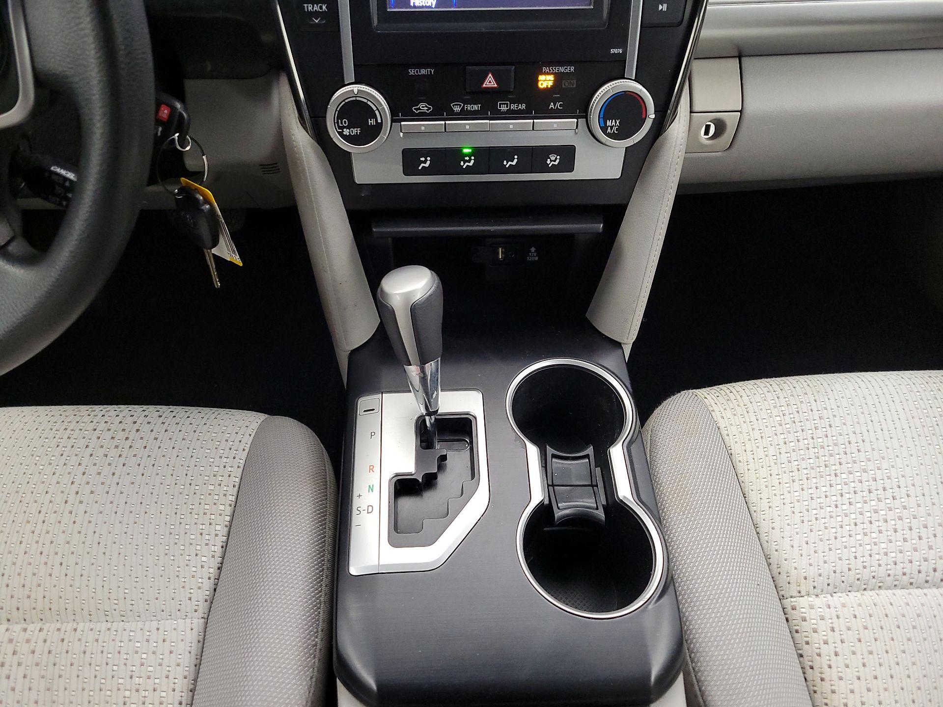 Thumbnail: 2014 Toyota Camry - 15