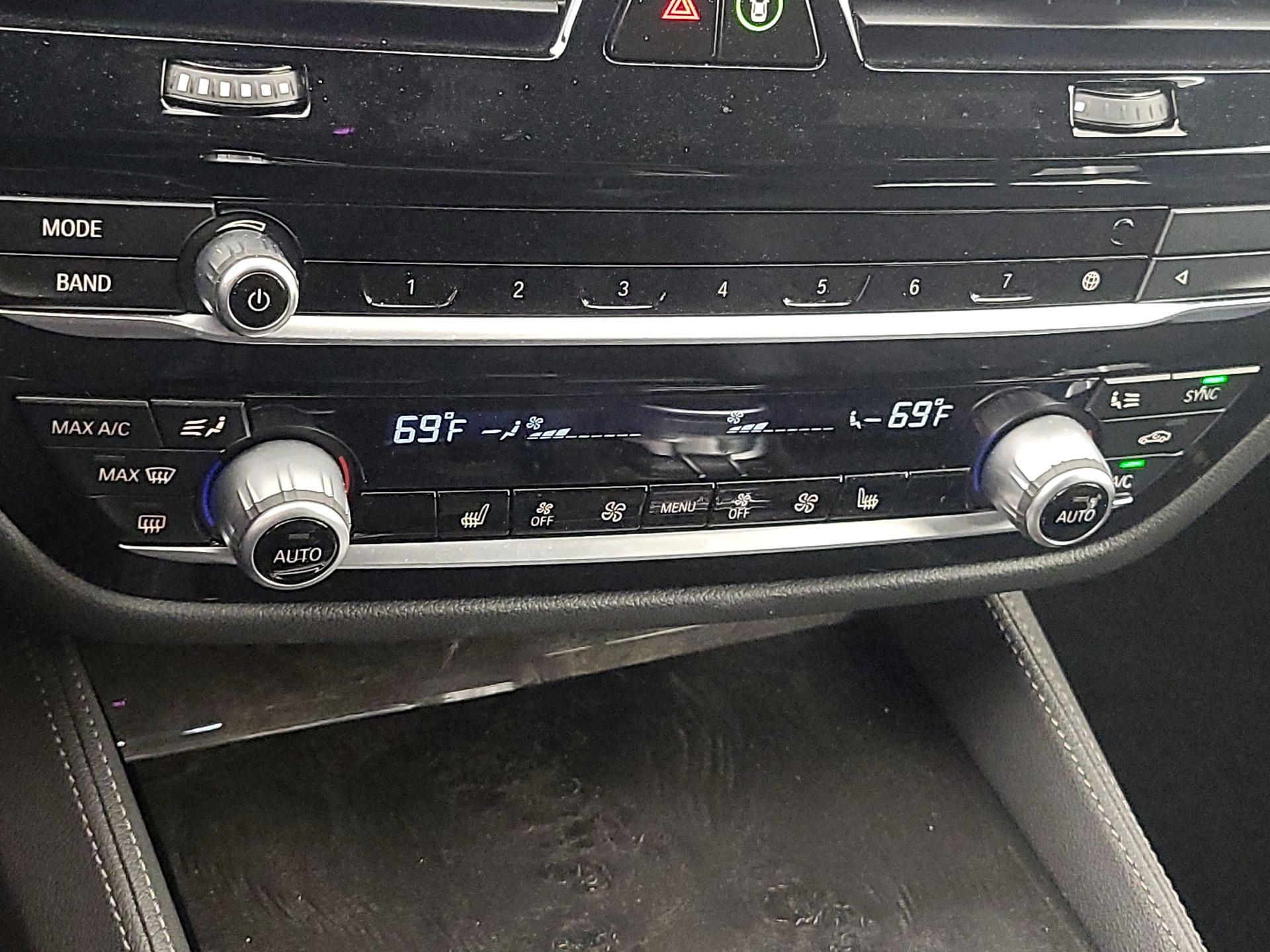 Thumbnail: 2021 BMW 5 Series - 17