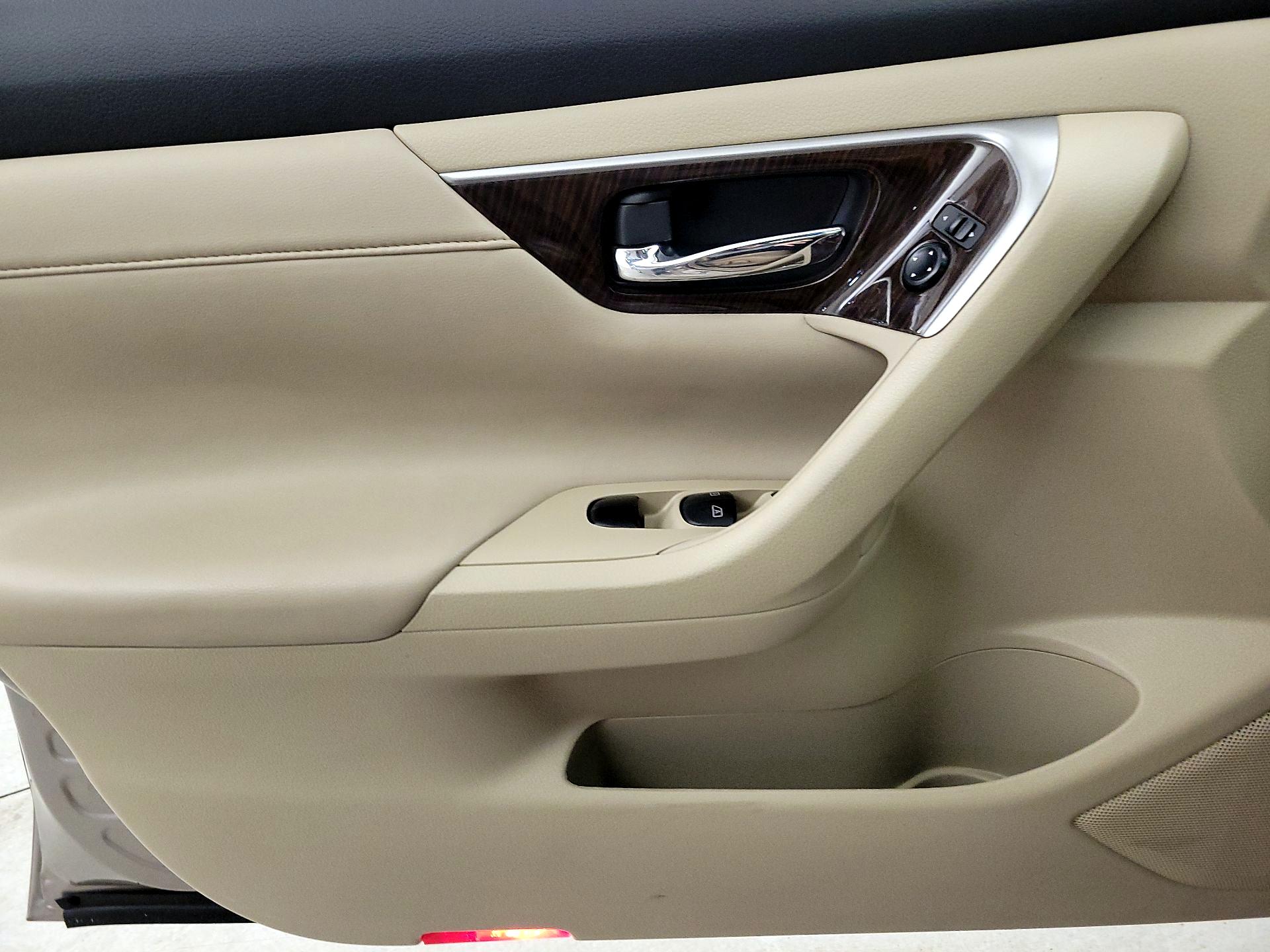 Thumbnail: 2014 Nissan Altima - 12