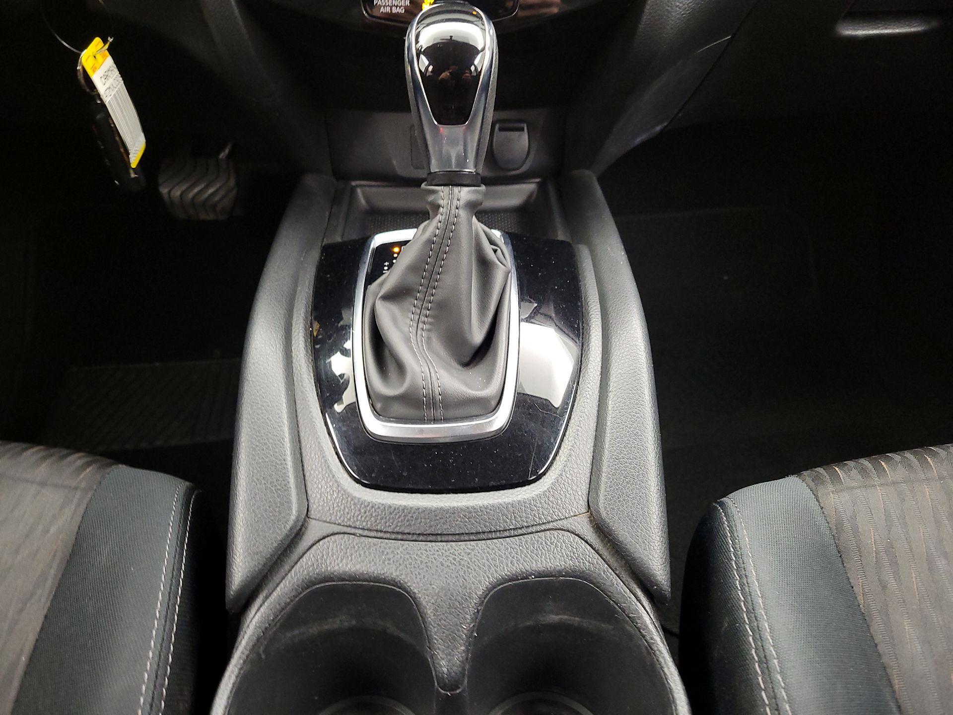 Thumbnail: 2018 Nissan Rogue - 17