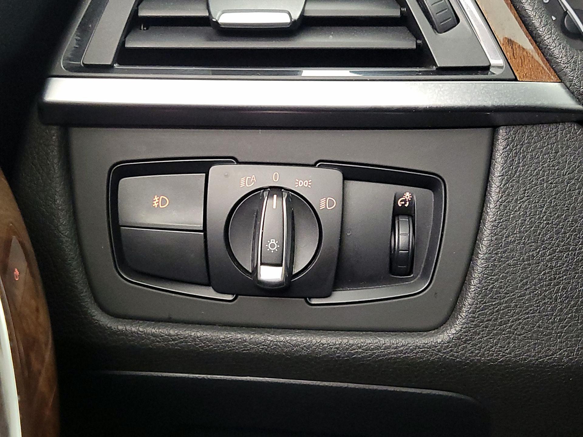 Thumbnail: 2015 BMW 3 Series - 13