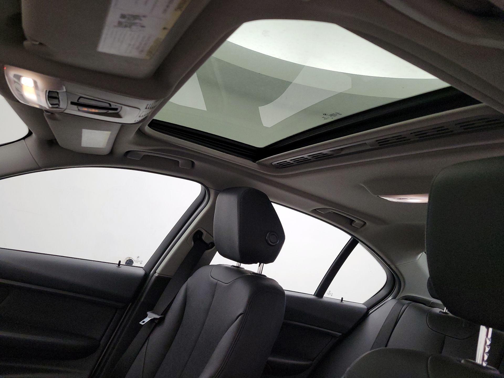 Thumbnail: 2015 BMW 3 Series - 18