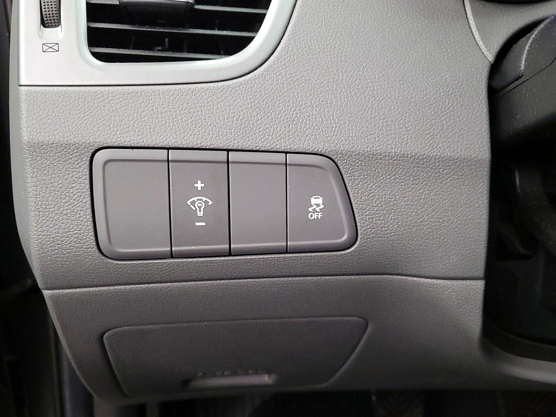 Thumbnail: 2014 Hyundai Elantra - 13