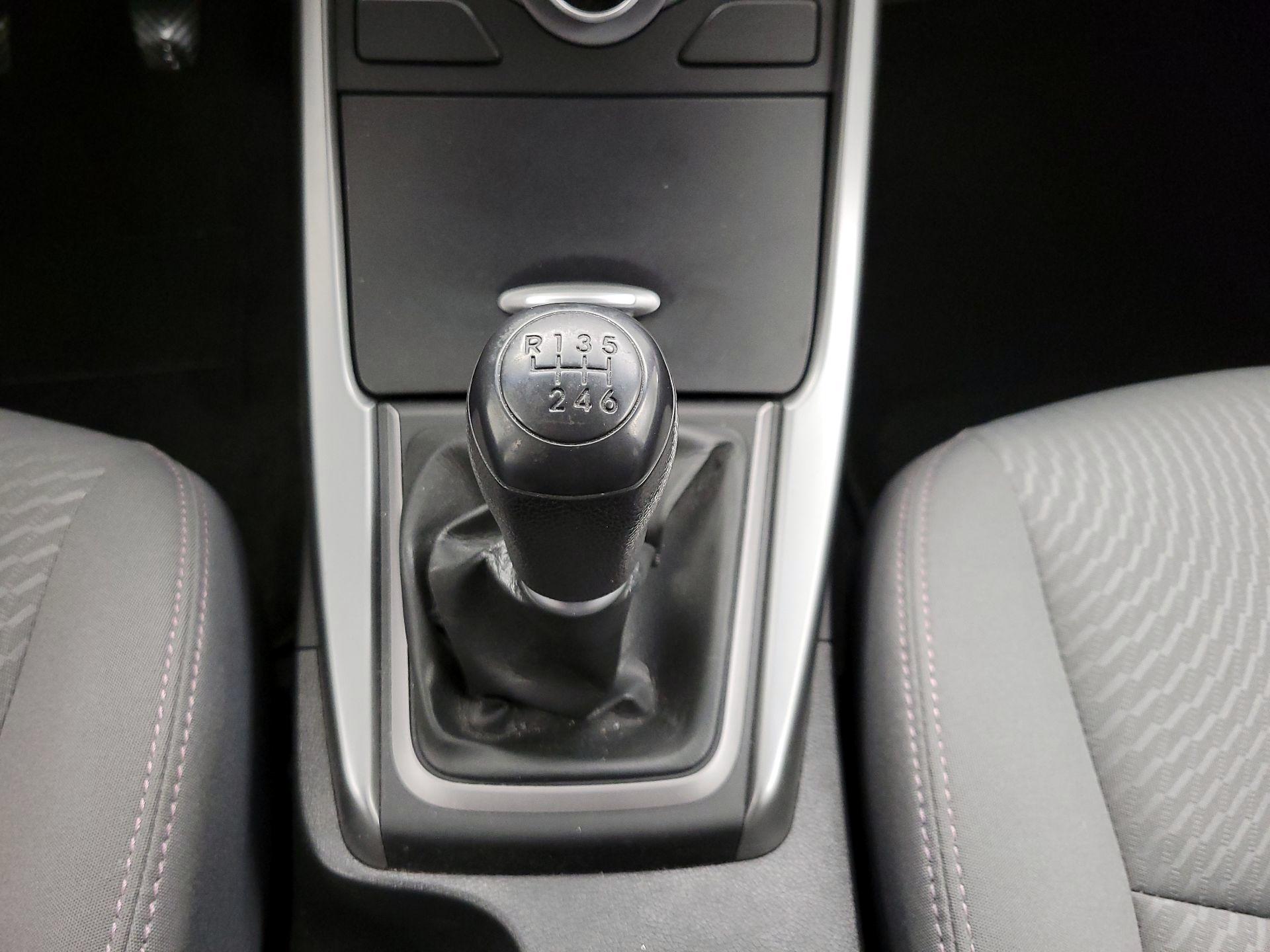 Thumbnail: 2014 Hyundai Elantra - 16