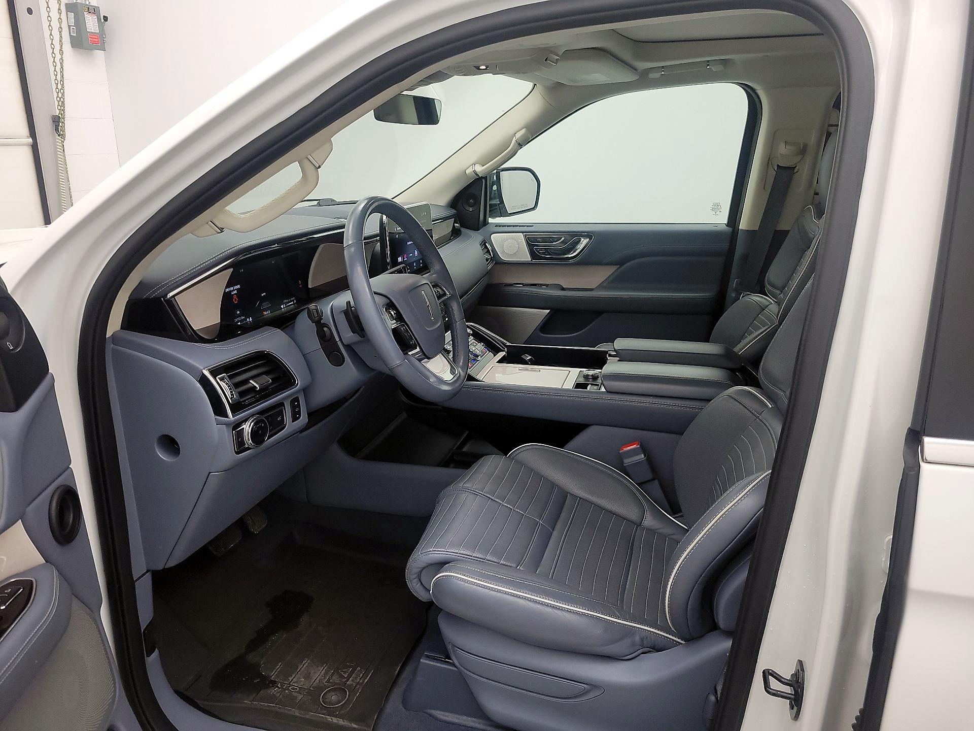 Thumbnail: 2021 Lincoln Navigator - 11