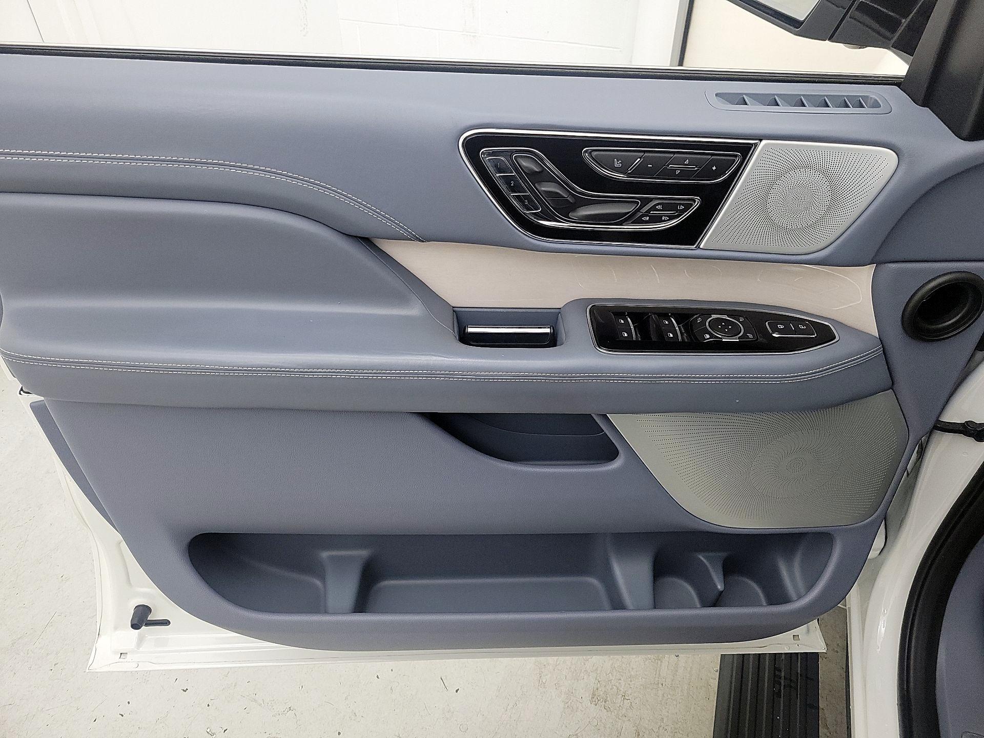 Thumbnail: 2021 Lincoln Navigator - 12