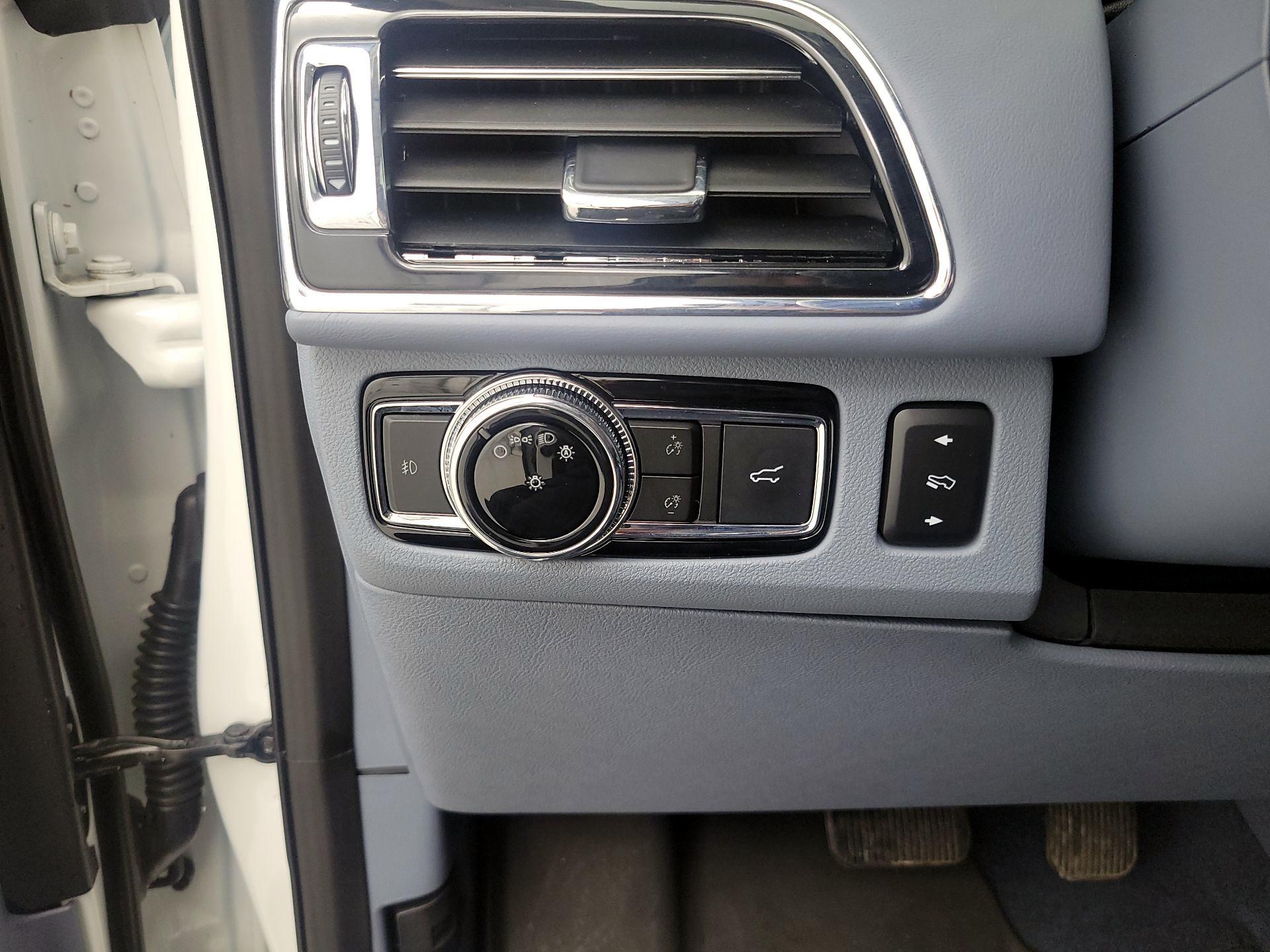 Thumbnail: 2021 Lincoln Navigator - 13