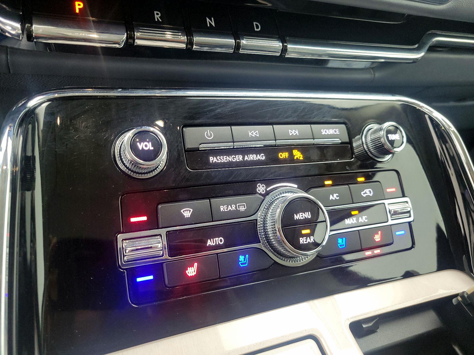 Thumbnail: 2021 Lincoln Navigator - 17