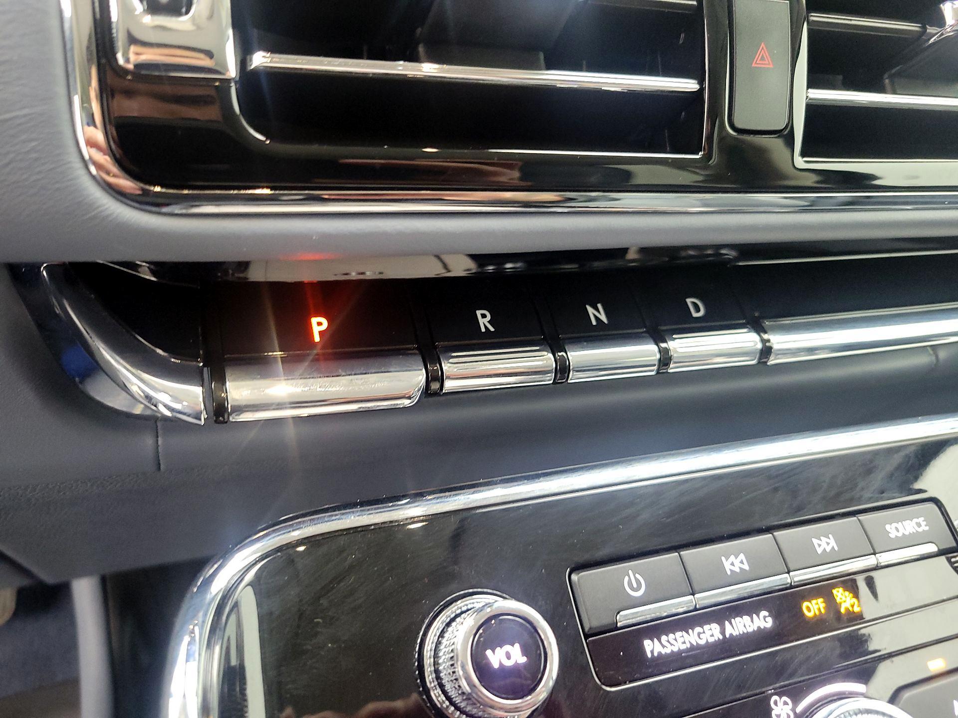 Thumbnail: 2021 Lincoln Navigator - 18