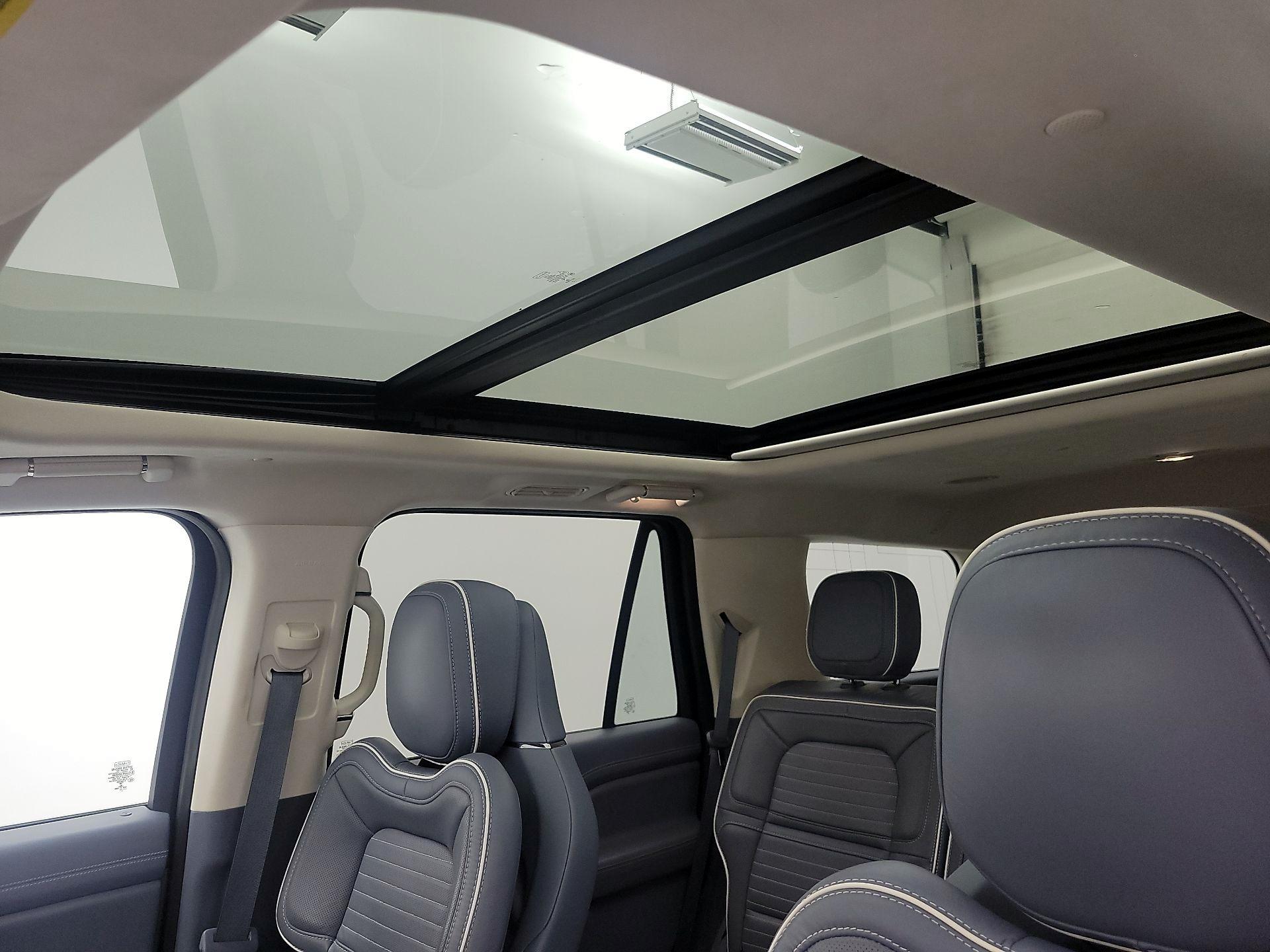 Thumbnail: 2021 Lincoln Navigator - 20