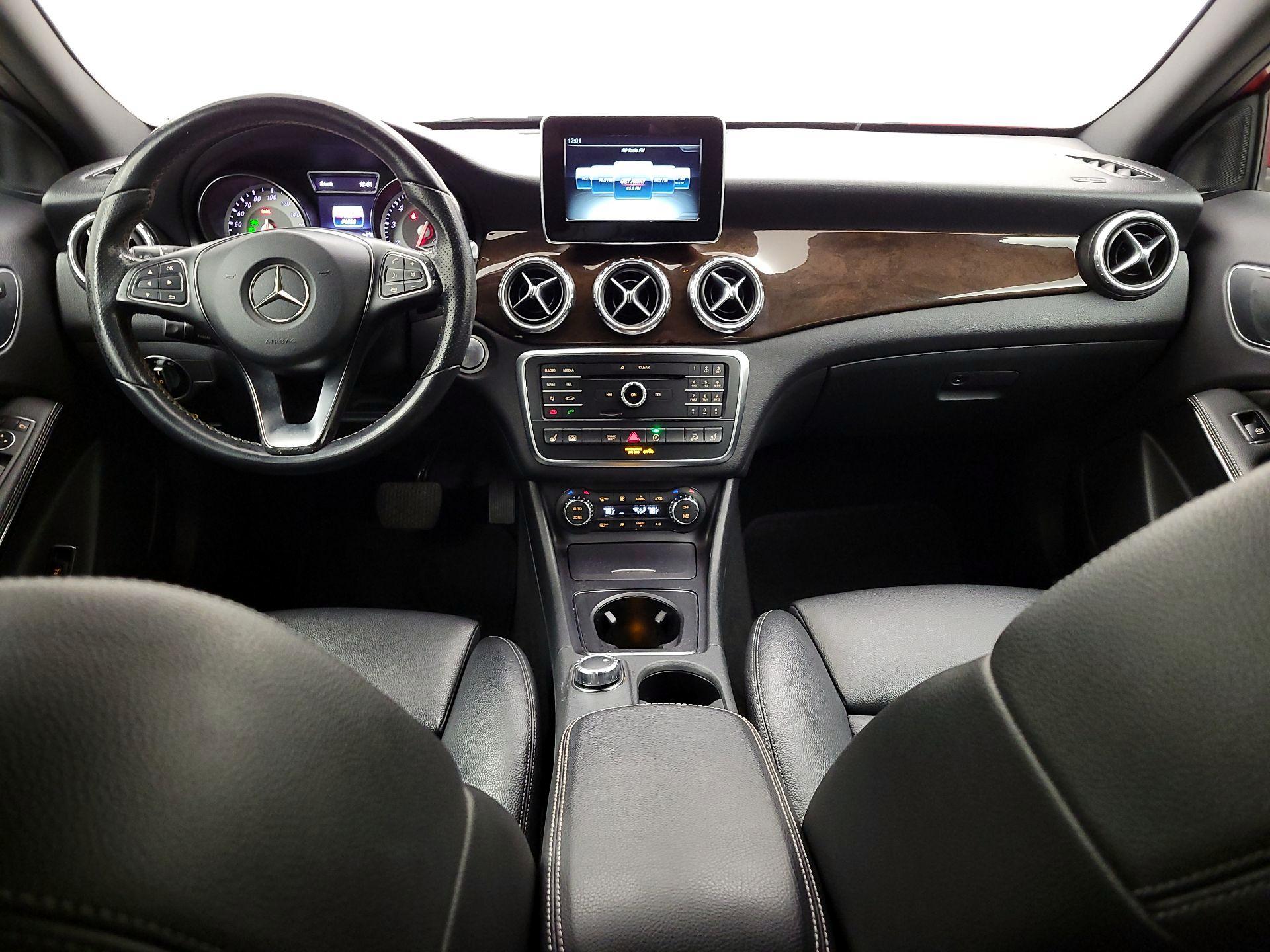 Thumbnail: 2016 Mercedes-Benz GLA - 9